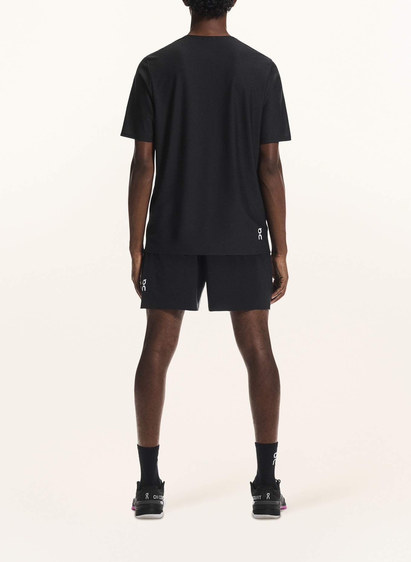 On T-Shirt COURT-T: SCHWARZ