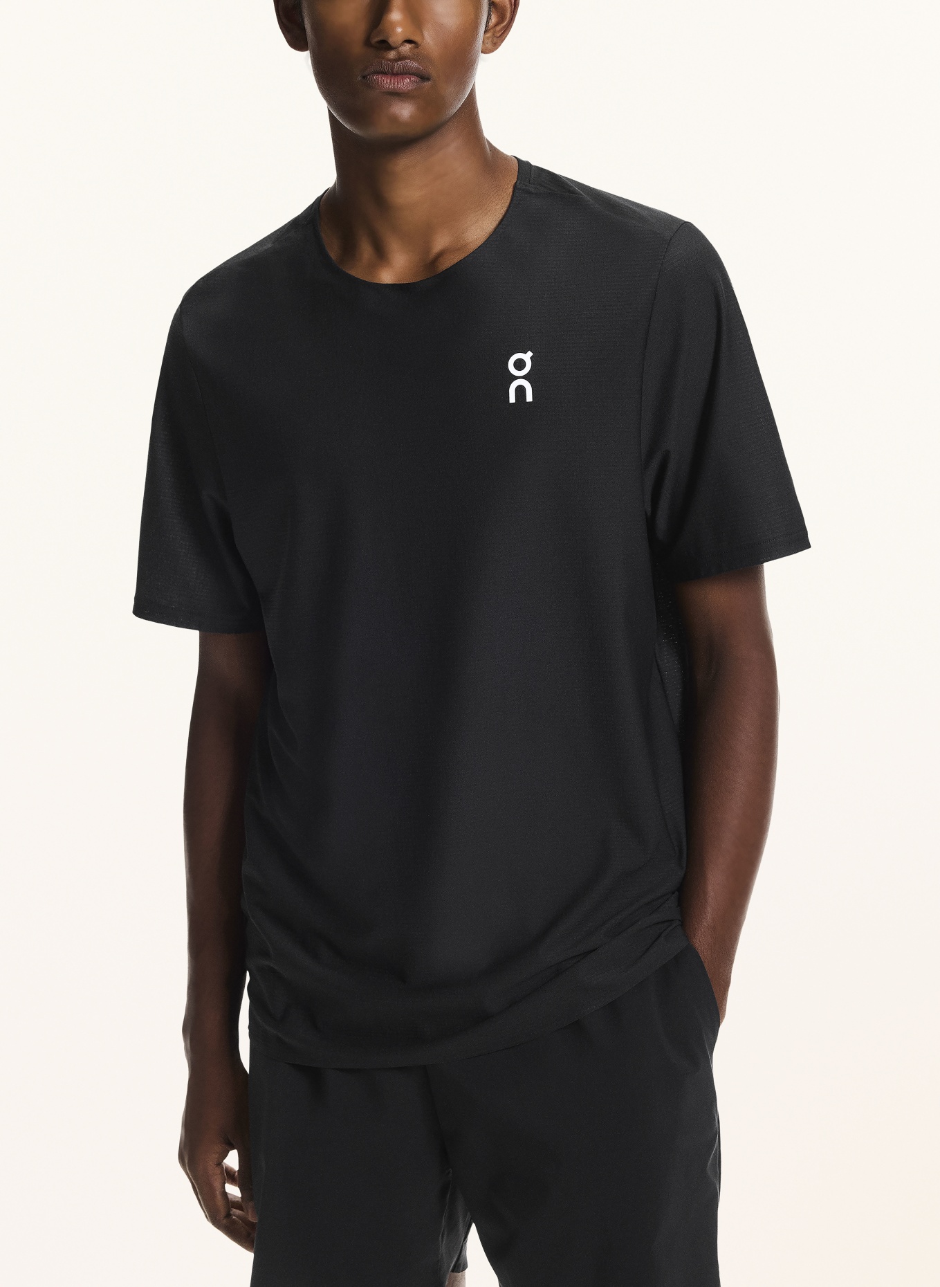 On T-Shirt COURT-T: SCHWARZ