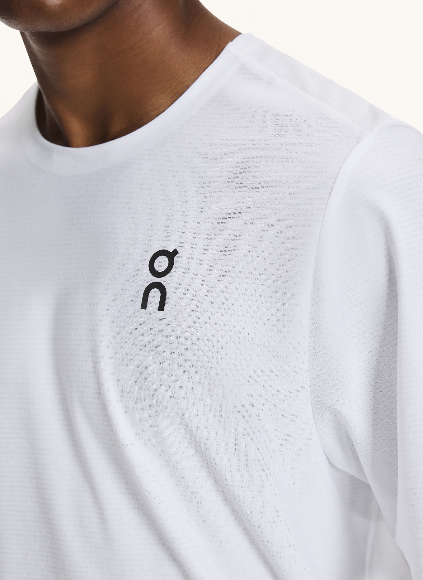 On Funktionsshirt COURT: WEISS