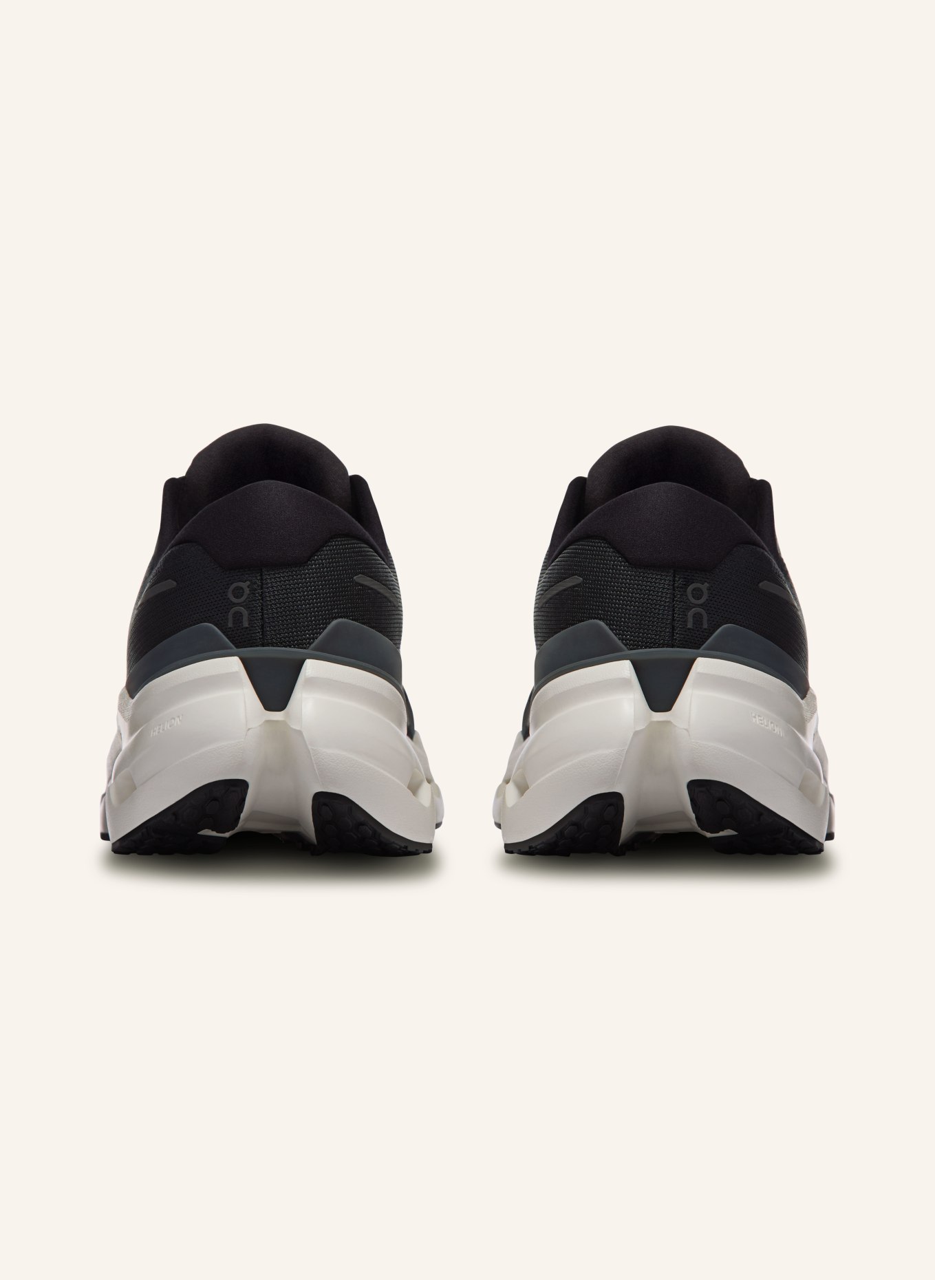 On Laufschuhe CLOUDRUNNER 3: SCHWARZ / DUNKELGRAU