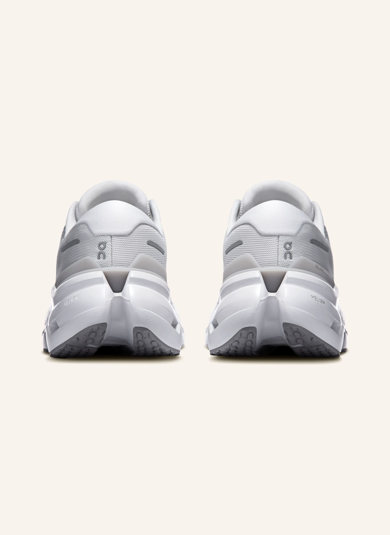 On Běžecké boty CLOUDRUNNER 3: SVĚTLE ŠEDÁ / ŠEDÁ
