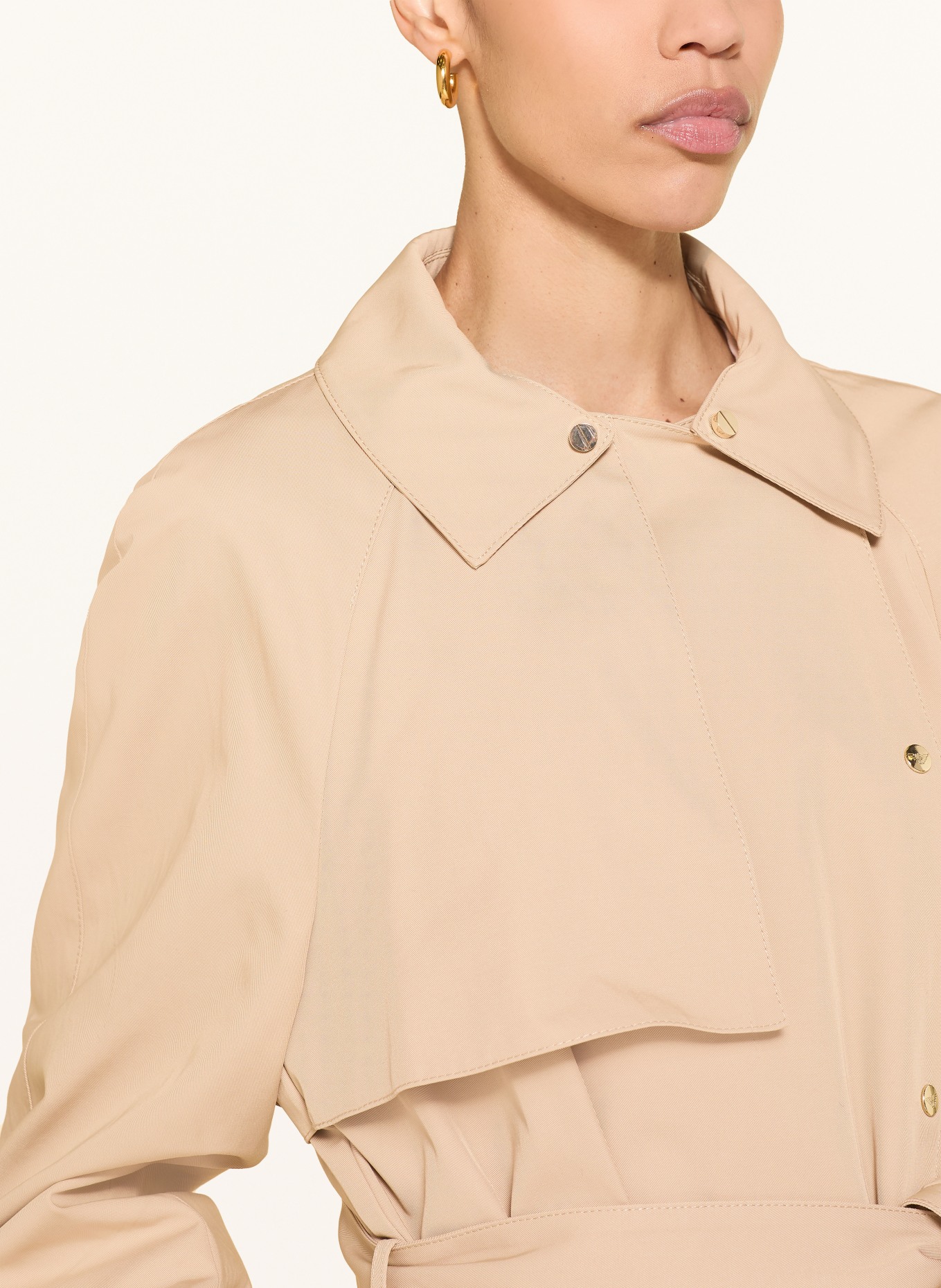 EMPORIO ARMANI trenchcoat: VELBLOUDÍ