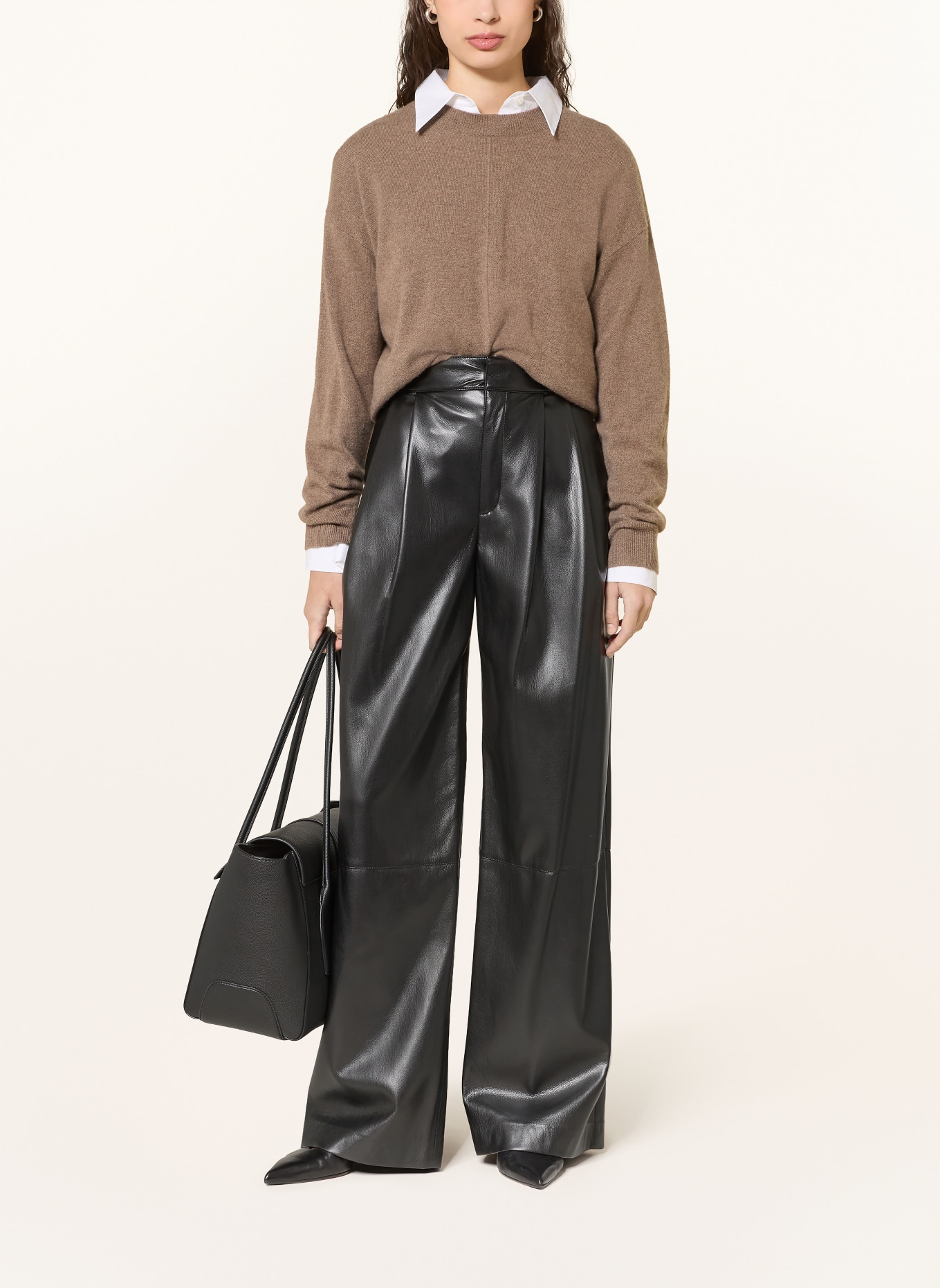 BOSS Kalhoty TADESA v koženém vzhledu: ČERNÁ