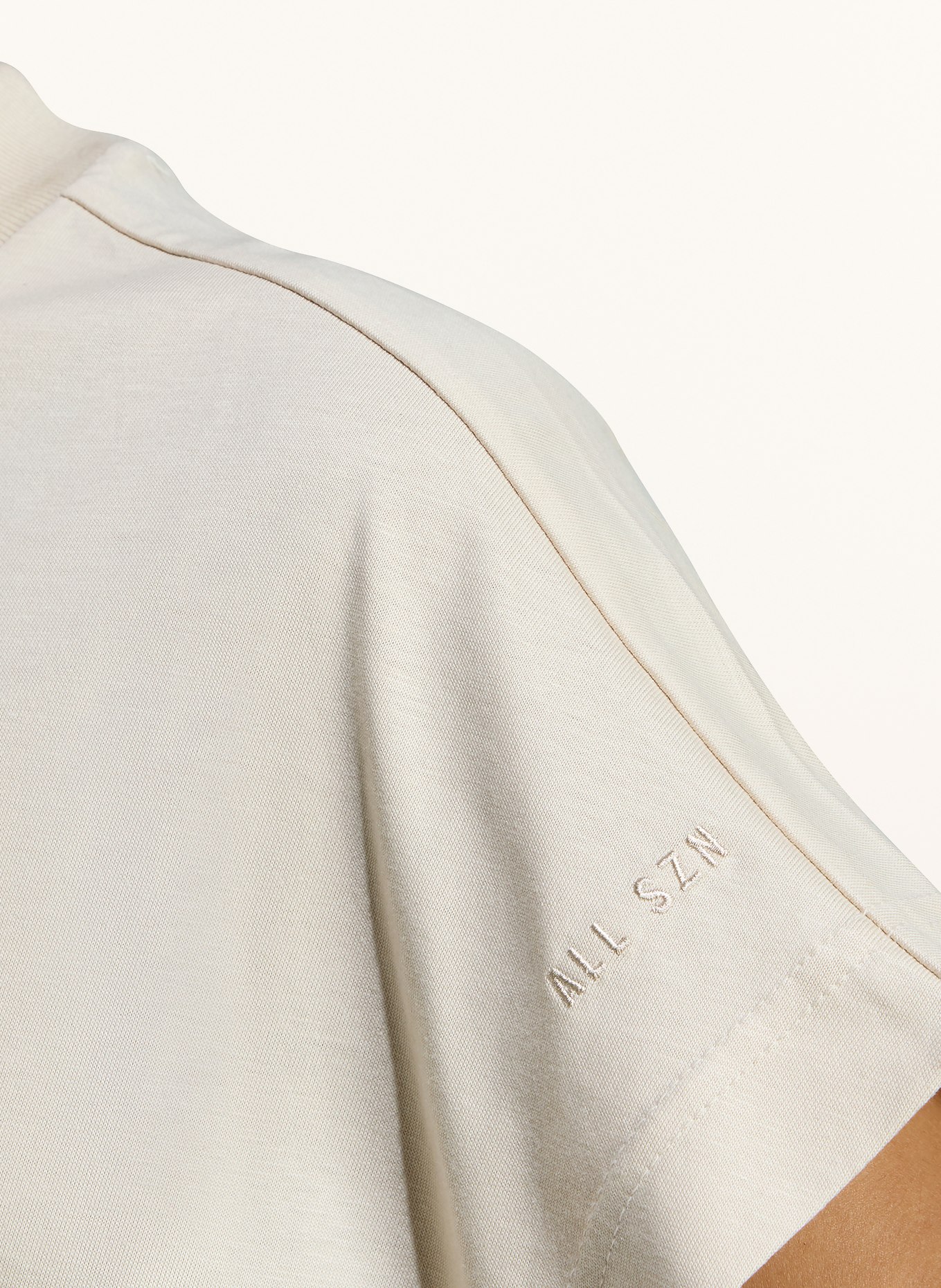 adidas T-Shirt: BEIGE