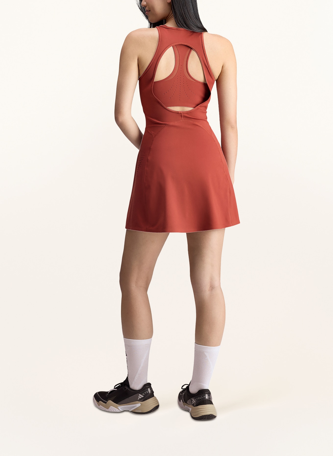 adidas by Stella McCartney Tenisové šaty ADIDAS BY STELLA MCCARTNEY TRAINING: HNĚDÁ