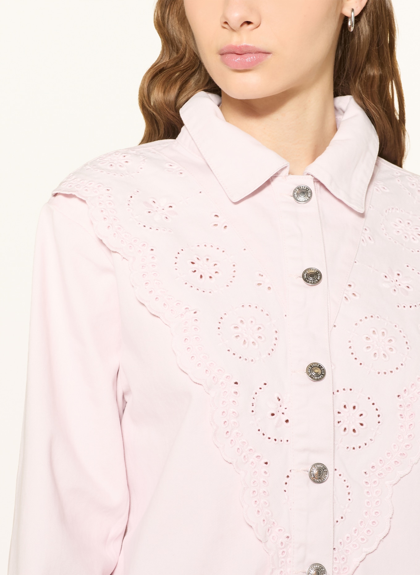 ONLY Jeansjacke mit Lochspitze: PALE LILAC