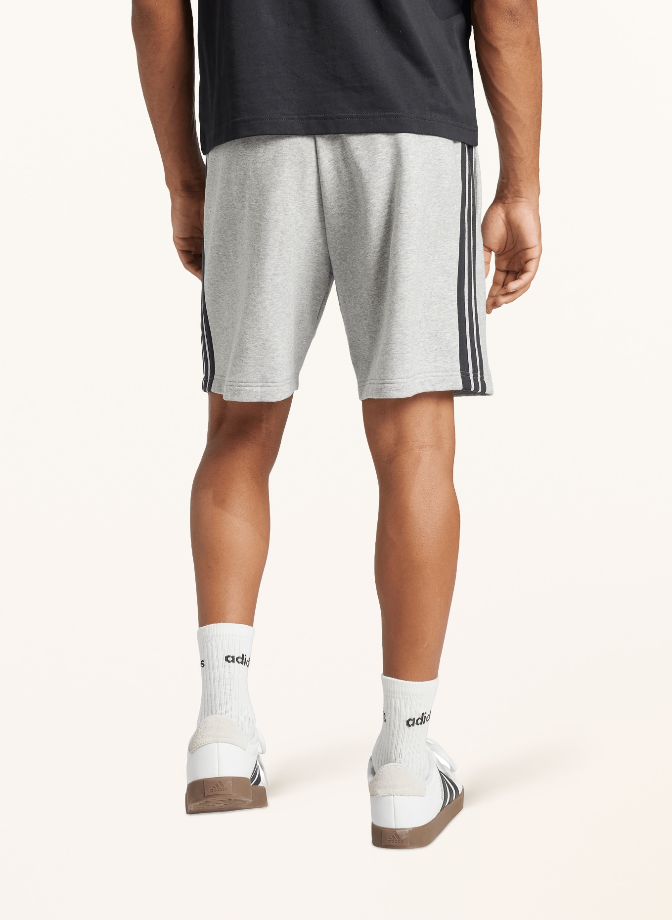 adidas Šortky ESSENTIAL 3-STRIPES: SVĚTLE ŠEDÁ / ČERNÁ