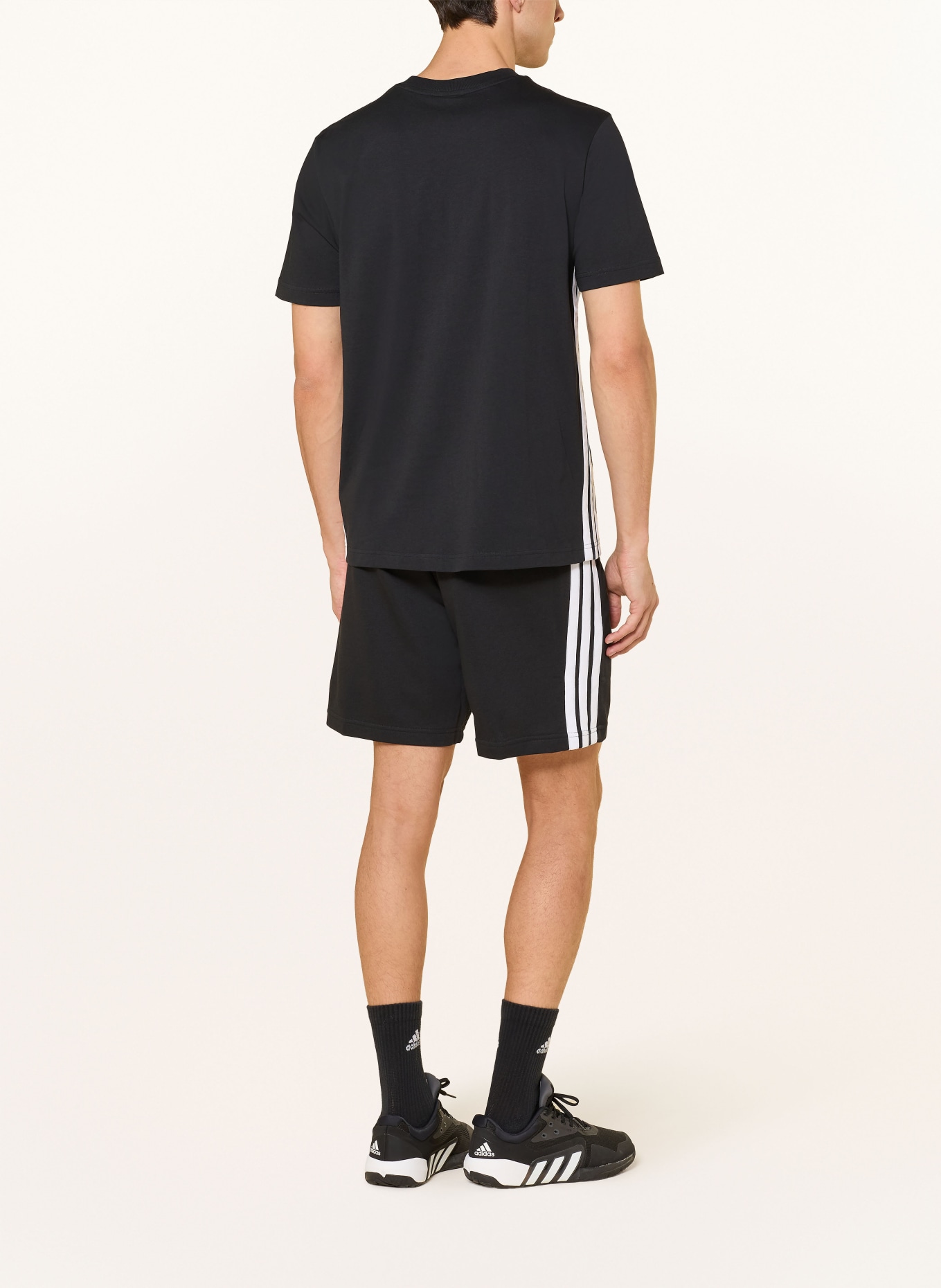 adidas Sweatshorts: SCHWARZ / WEISS