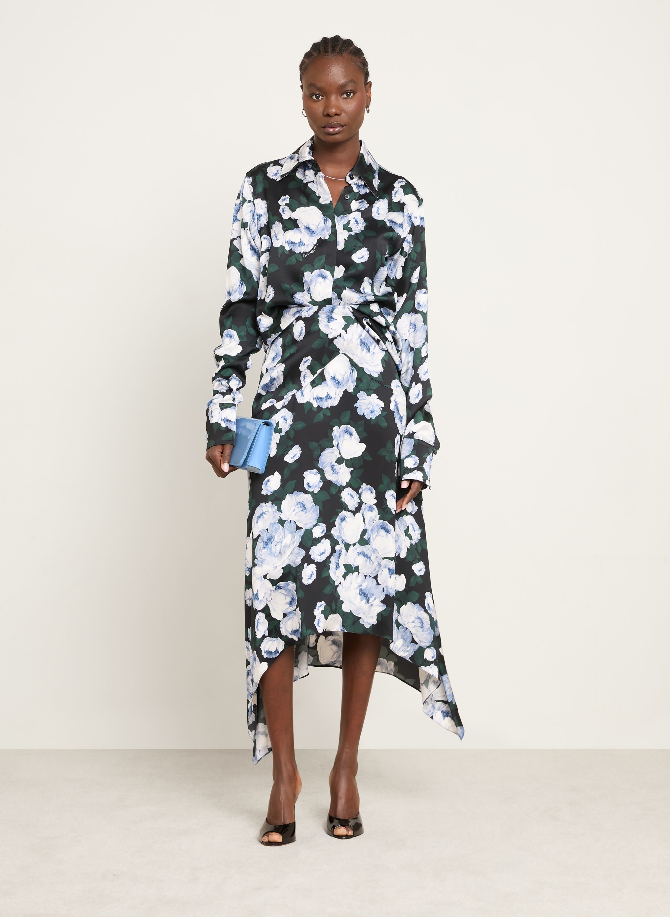 Christian Louboutin Schultertasche BETTINA: HELLBLAU