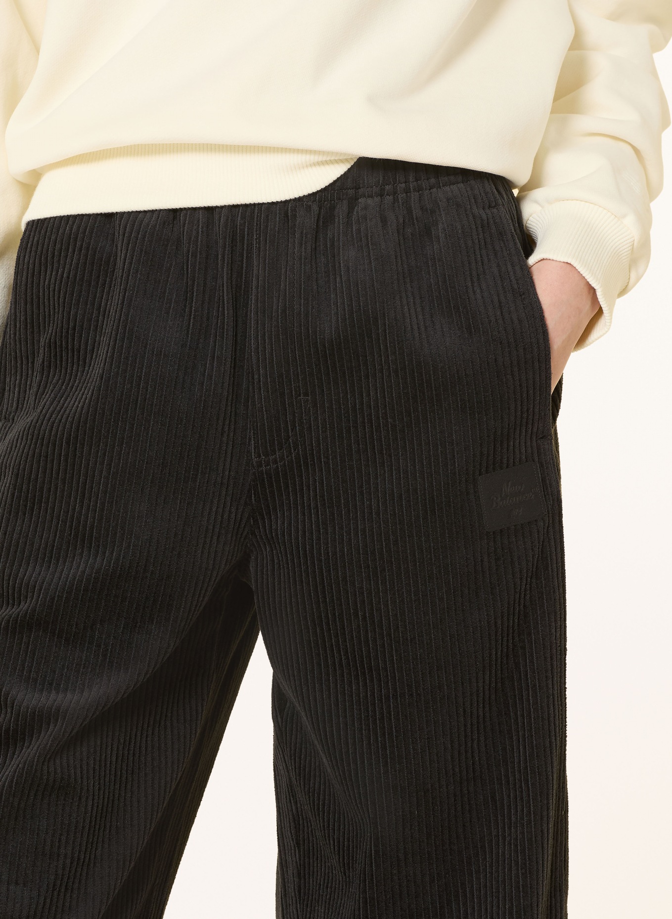 new balance Cordhose im Jogging-Stil: SCHWARZ