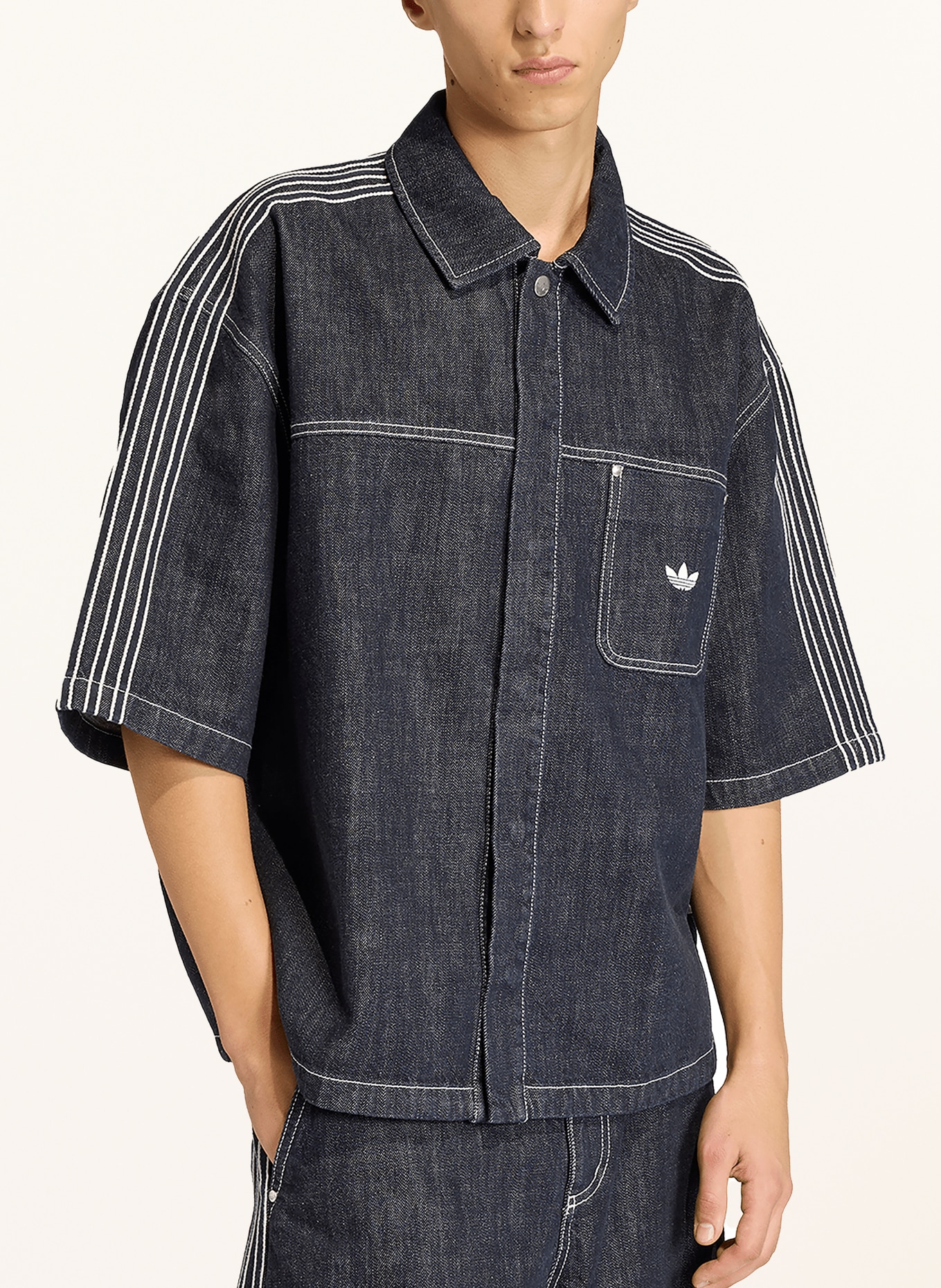 adidas Originals Jeanshemd ORIGINALS DENIM SHORT SLEEVE WORK Loose Fit: DUNKELBLAU