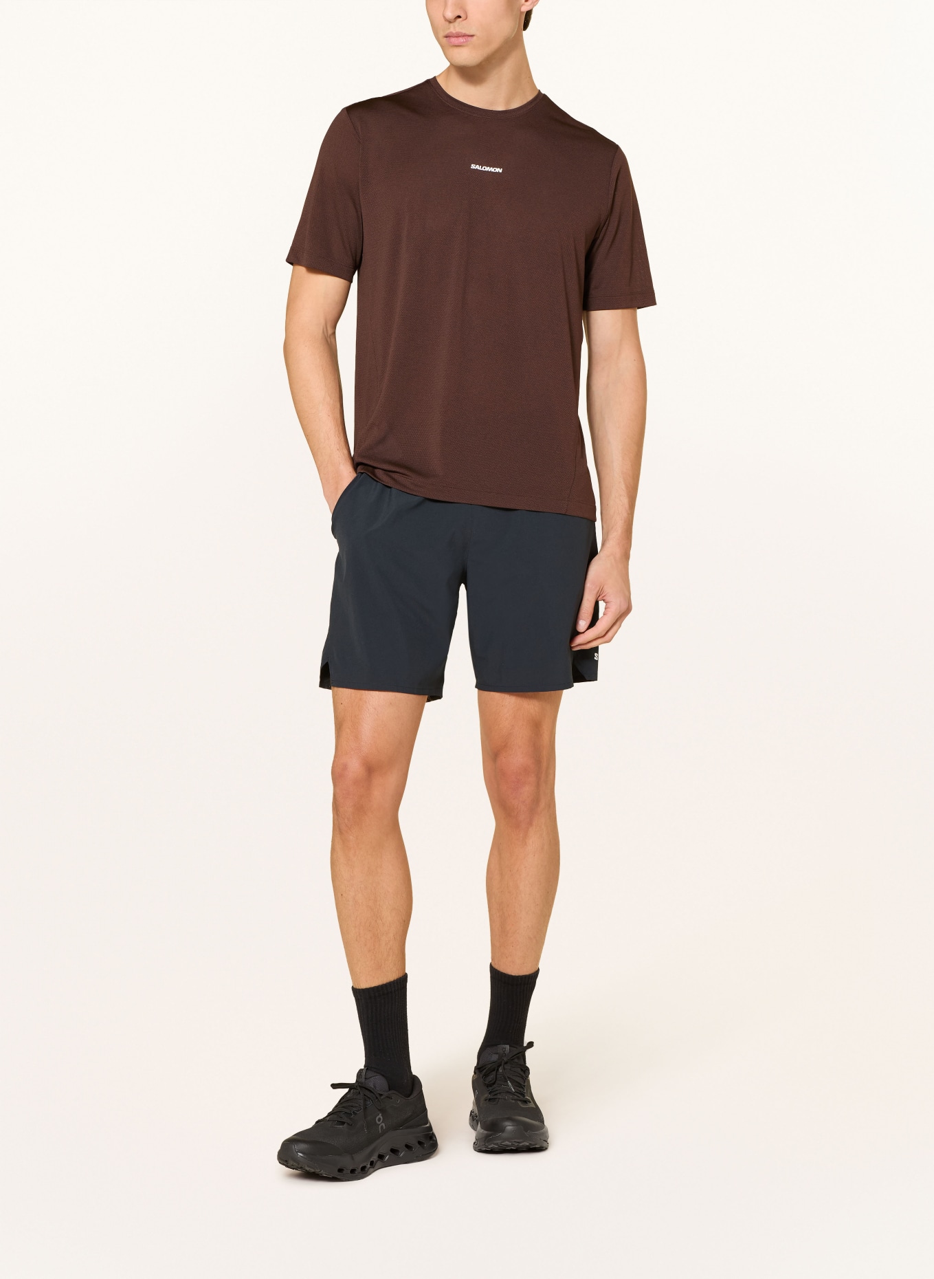 SALOMON Laufshirt SHAKEOUT CORE: DUNKELBRAUN / WEISS