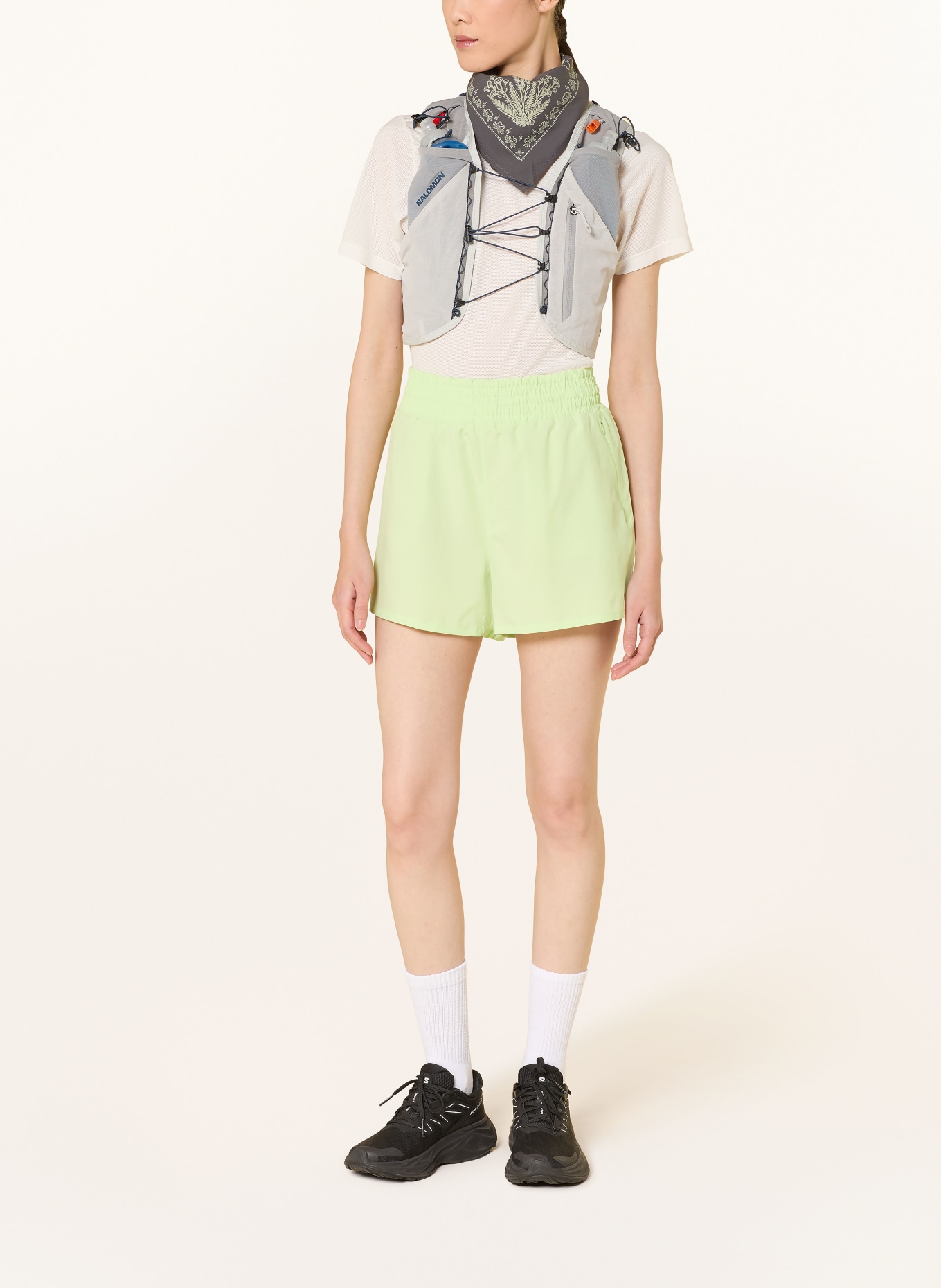 SALOMON SHAKEOUT CORE 2-in-1 running shorts: NEON GREEN