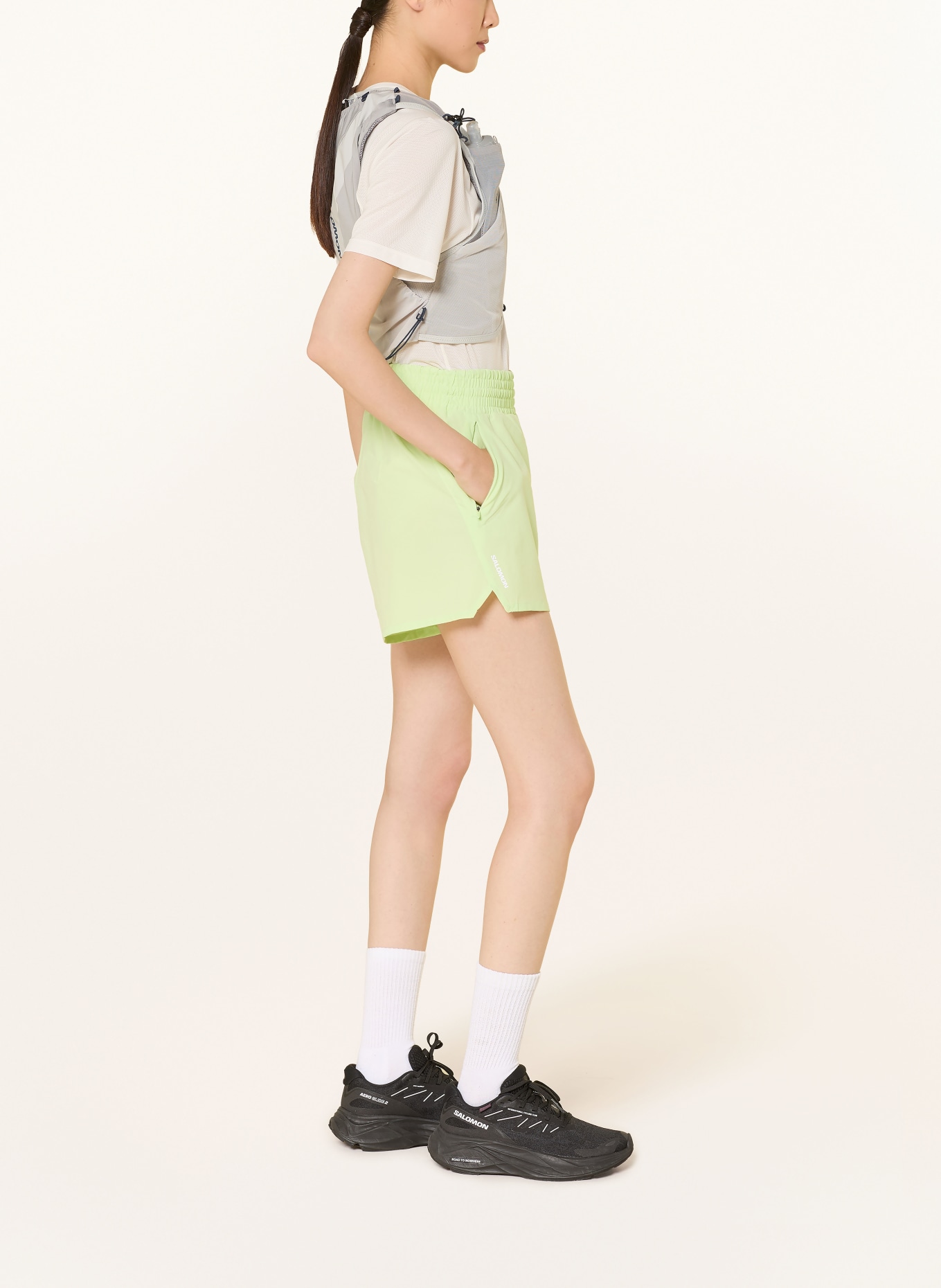 SALOMON SHAKEOUT CORE 2-in-1 running shorts: NEON GREEN