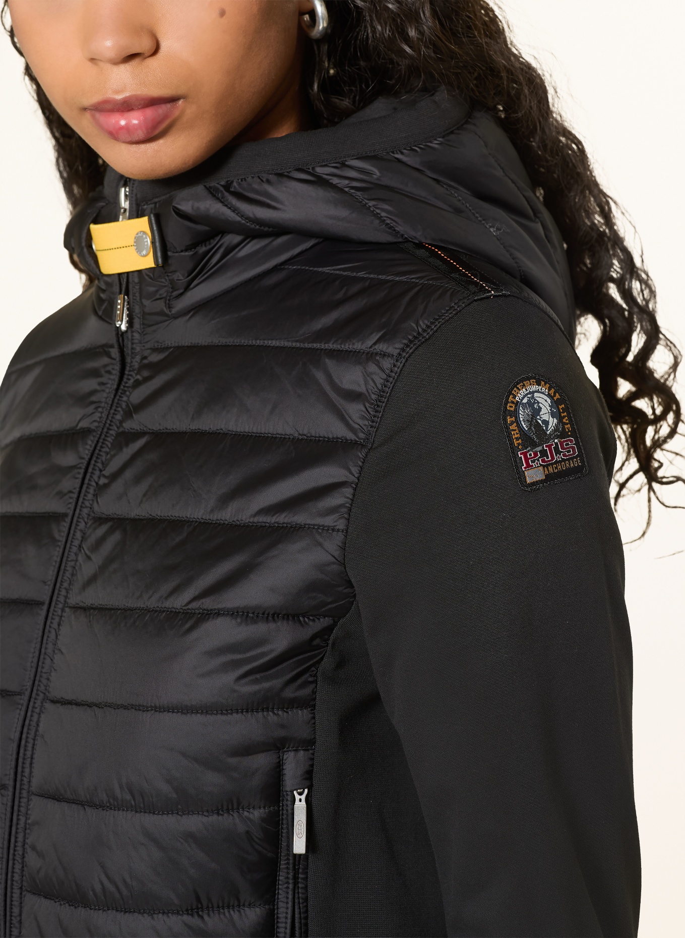 PARAJUMPERS Prošívaná bunda CAELIE z kombinace materiálů: ČERNÁ