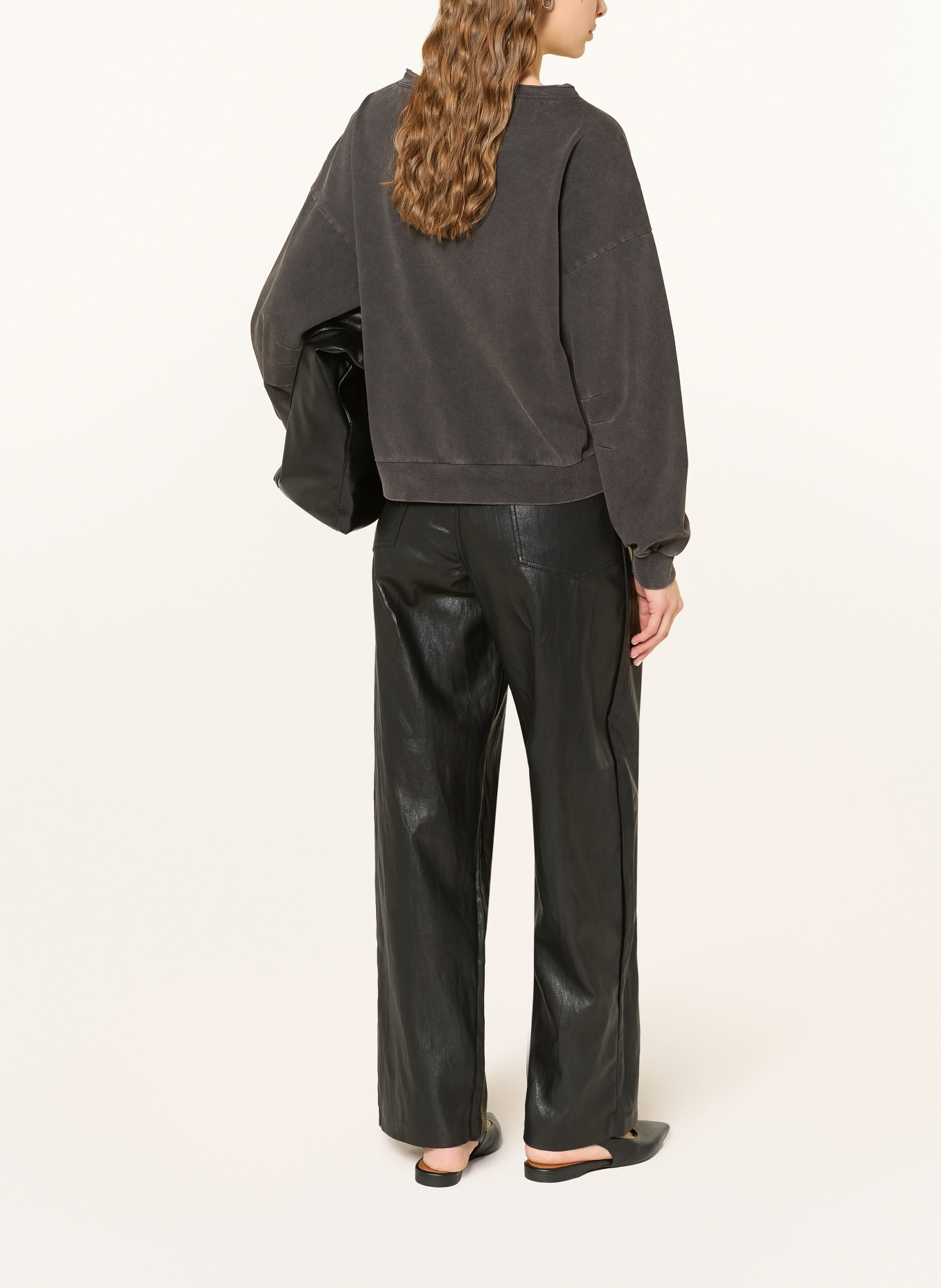 LIU JO Mikina s ozdobnými kamínky: ČERNÁ