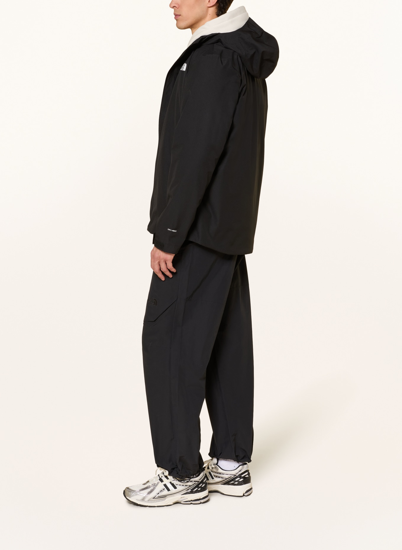 THE NORTH FACE QUEST DRYVENT™ TRICLIMATE 2-in-1 Jacket: BLACK / WHITE