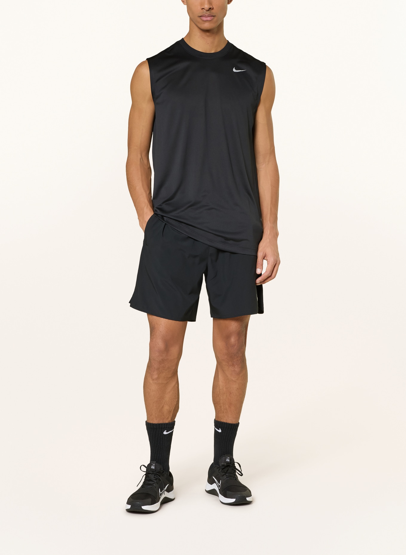 Nike tílka: ČERNÁ