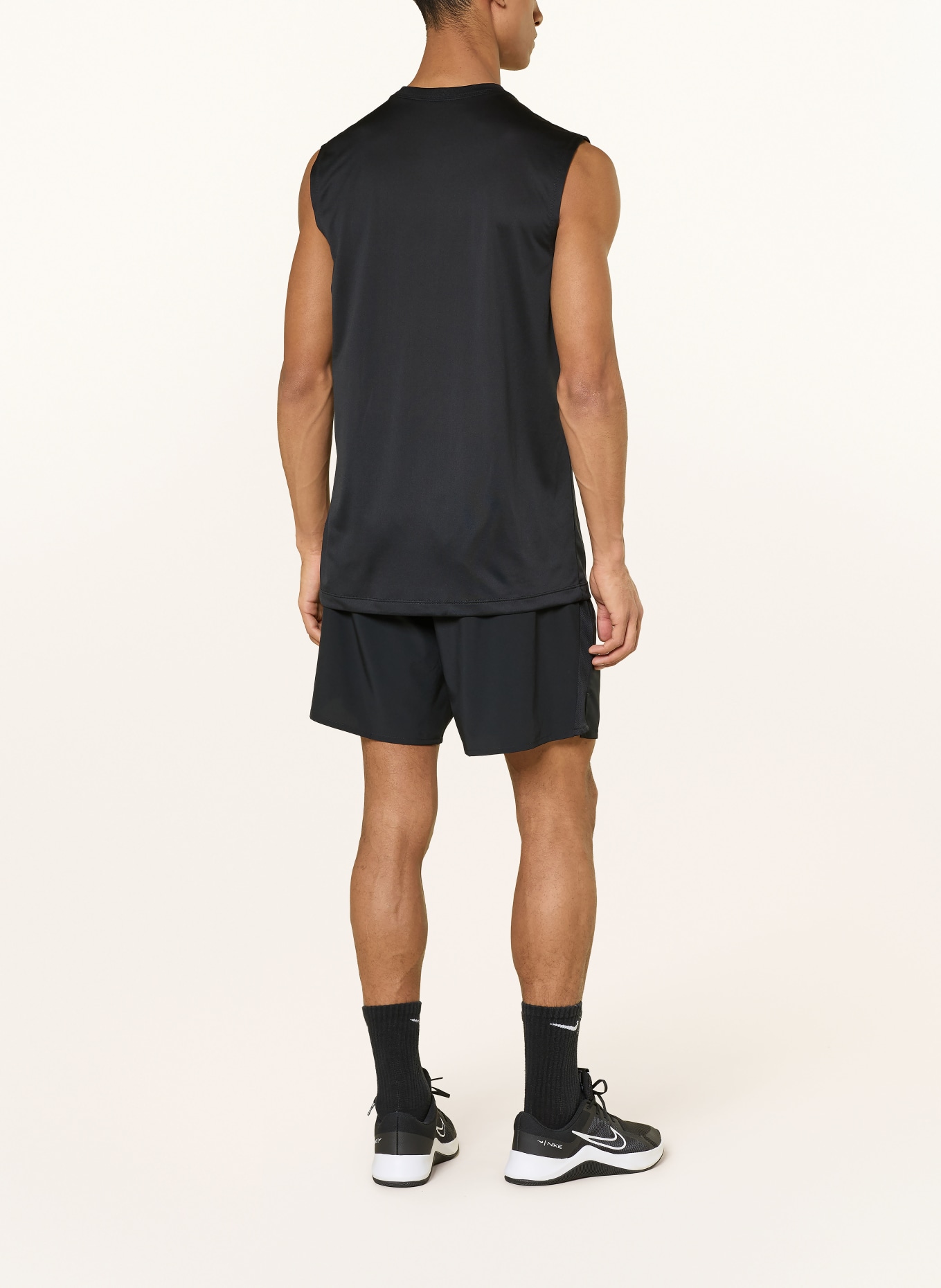 Nike tílka: ČERNÁ