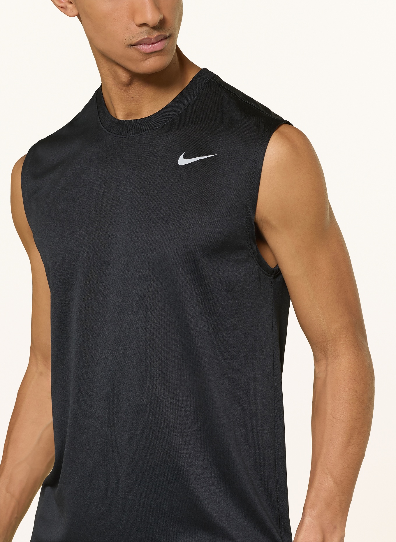 Nike tílka: ČERNÁ