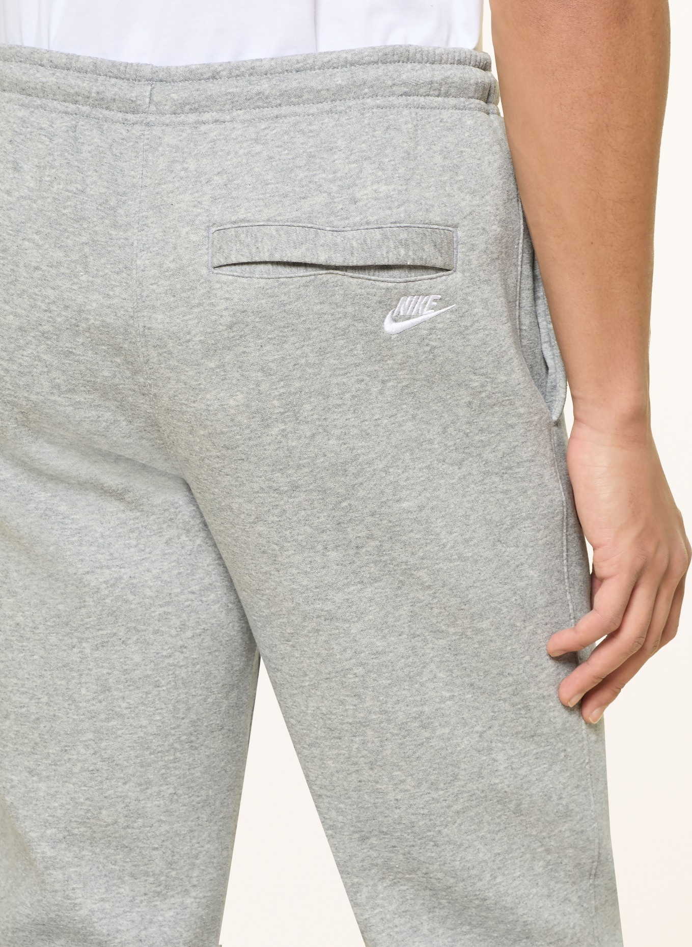 Nike Tepláky CLUB: ŠEDÁ