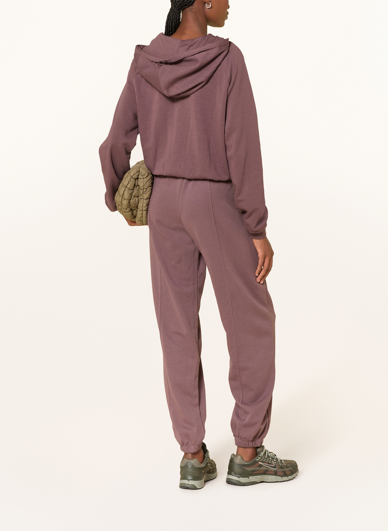 Nike Mikina SPORTSWEAR CHILL: HNĚDÁ