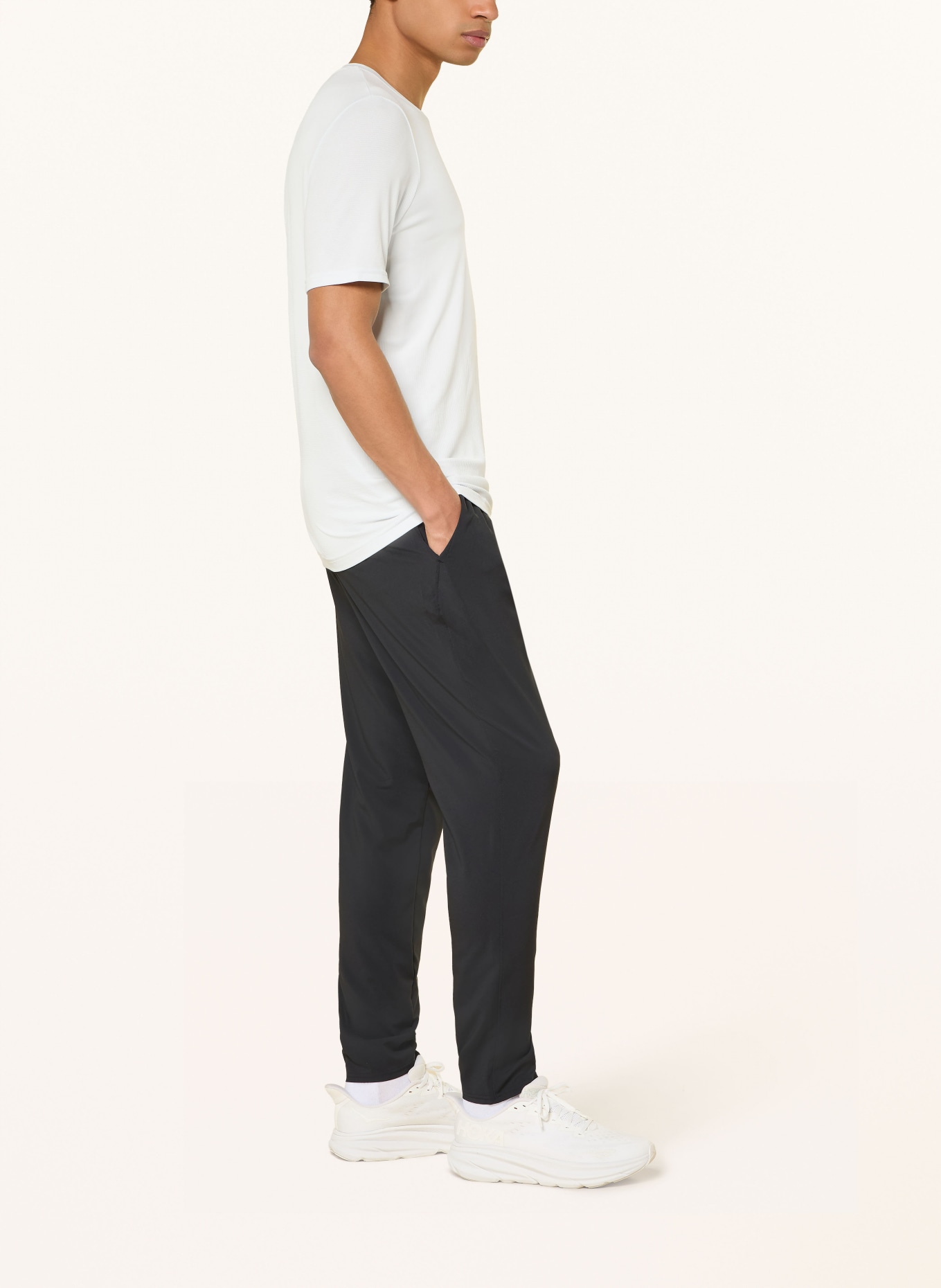 UNDER ARMOUR Trainingshose VANISH: SCHWARZ