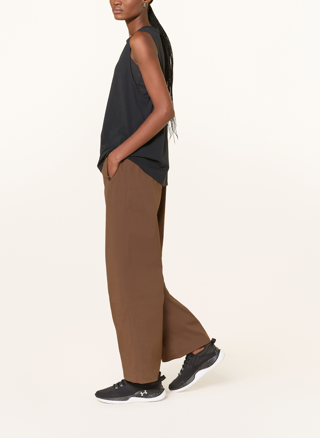 UNDER ARMOUR UA UNSTOPPABLE Training Pants: DARK BROWN