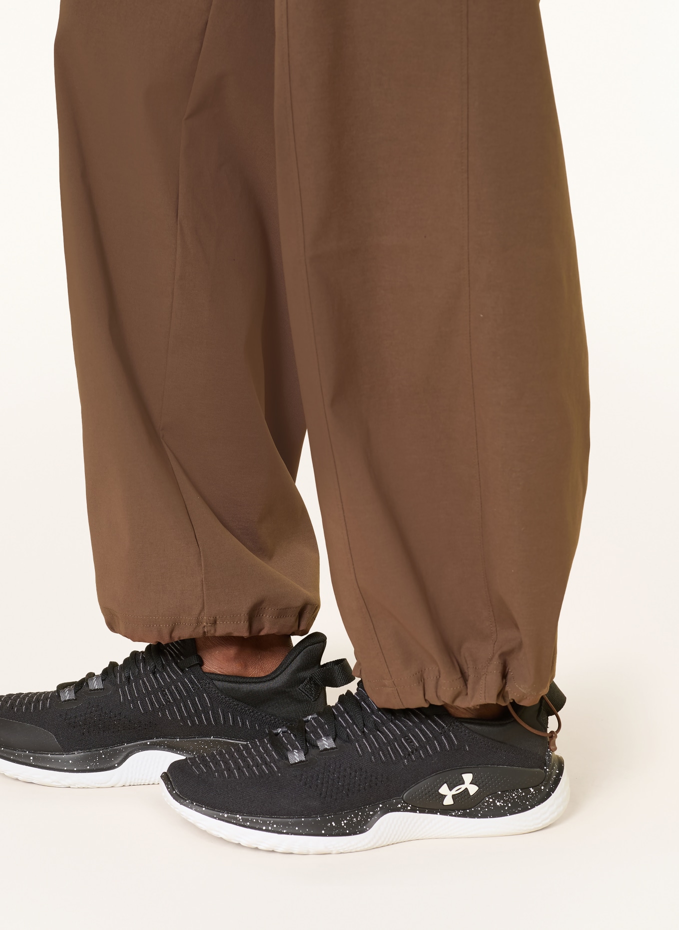 UNDER ARMOUR UA UNSTOPPABLE Training Pants: DARK BROWN