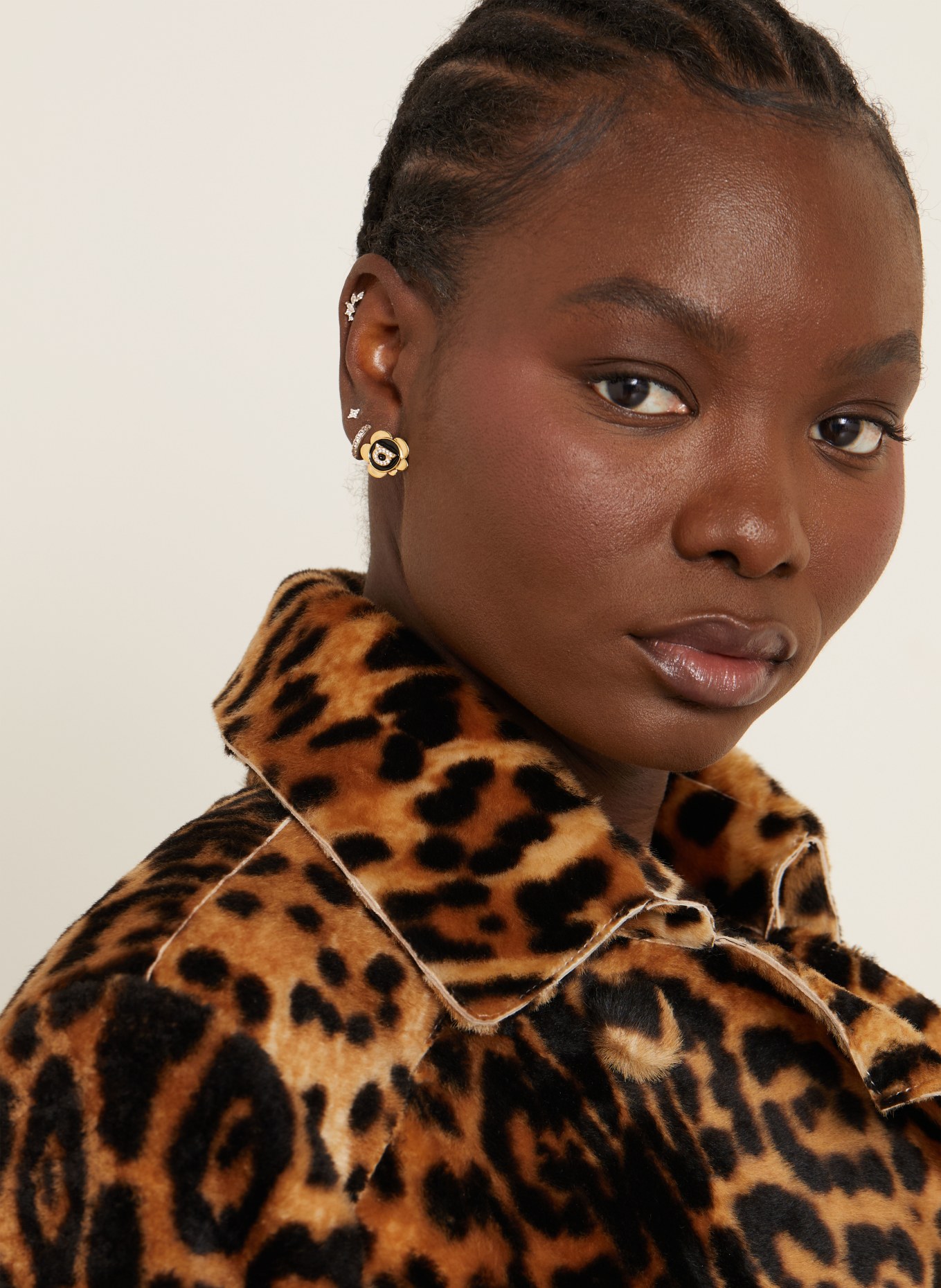 FERRAGAMO GANCINI stud earrings: GOLD / WHITE / BLACK