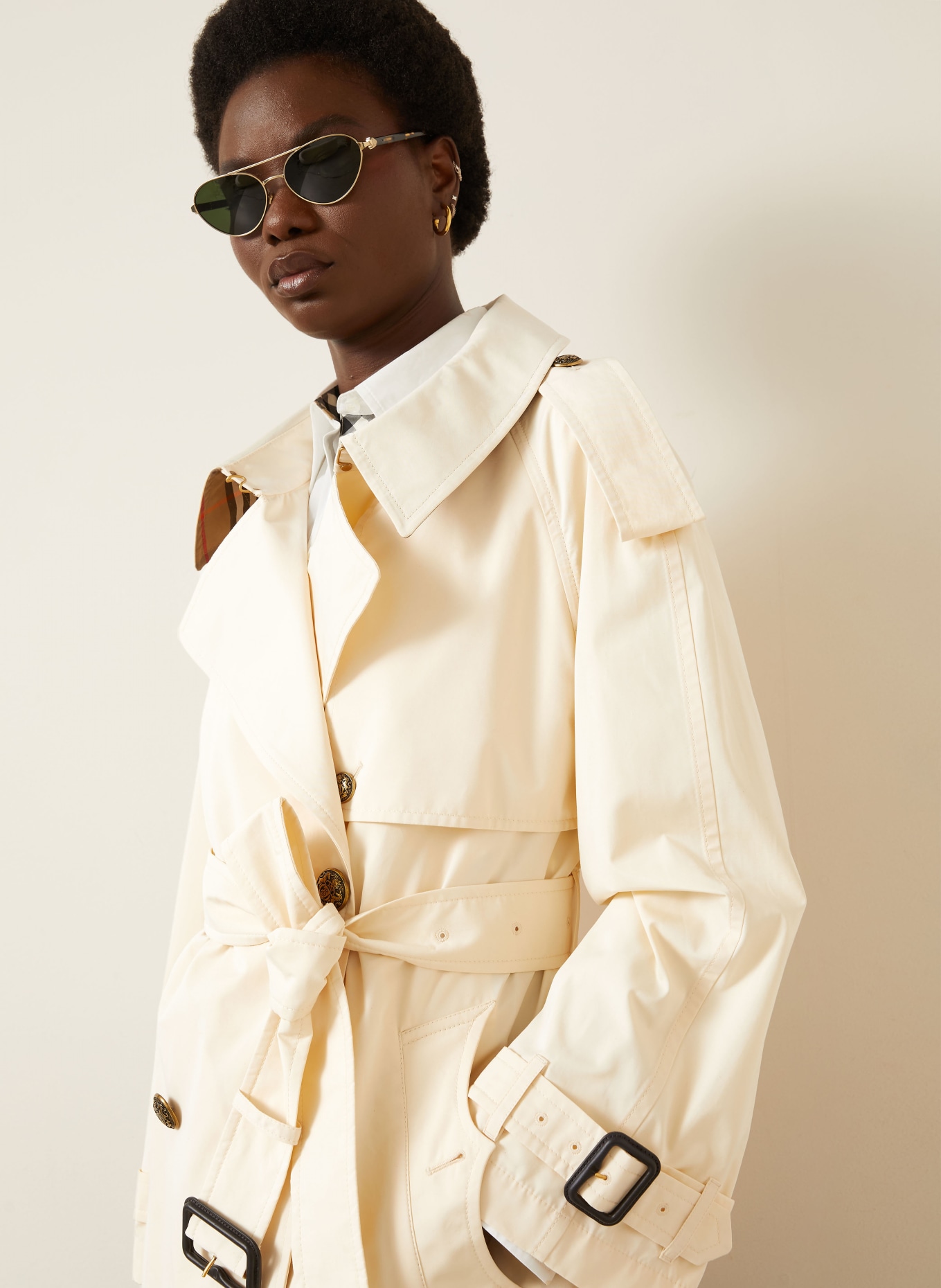 BURBERRY trench coat: BEIGE
