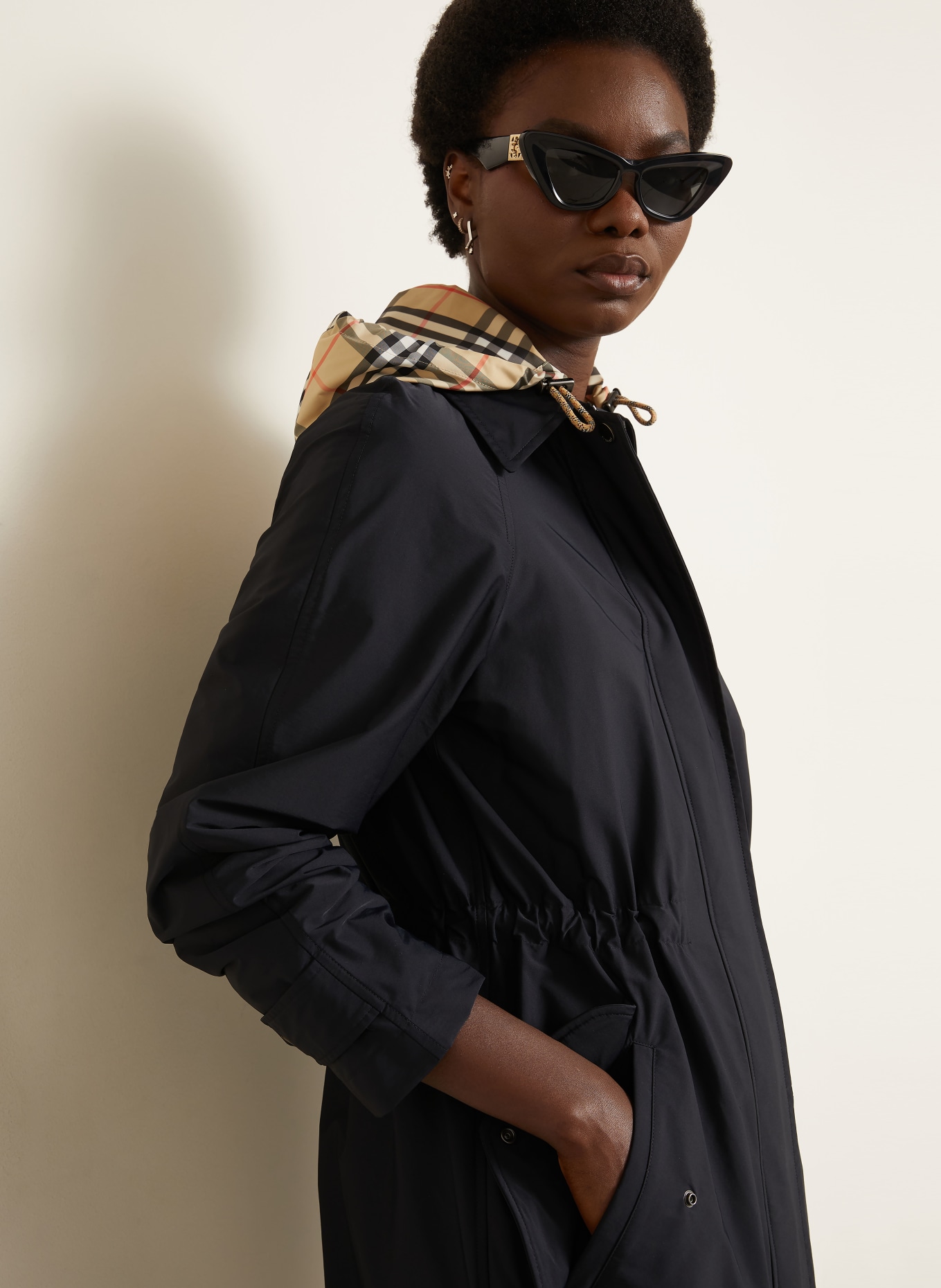 BURBERRY Parka NEWBURY z odpinanym kapturem: CZARNY / BEŻOWY / CZERWONY