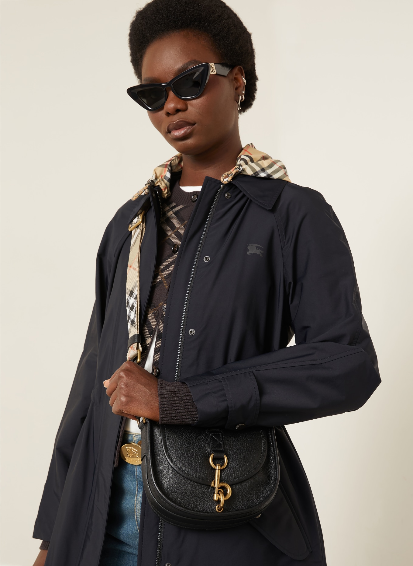 BURBERRY torba na ramię: CZARNY / ZŁOTY