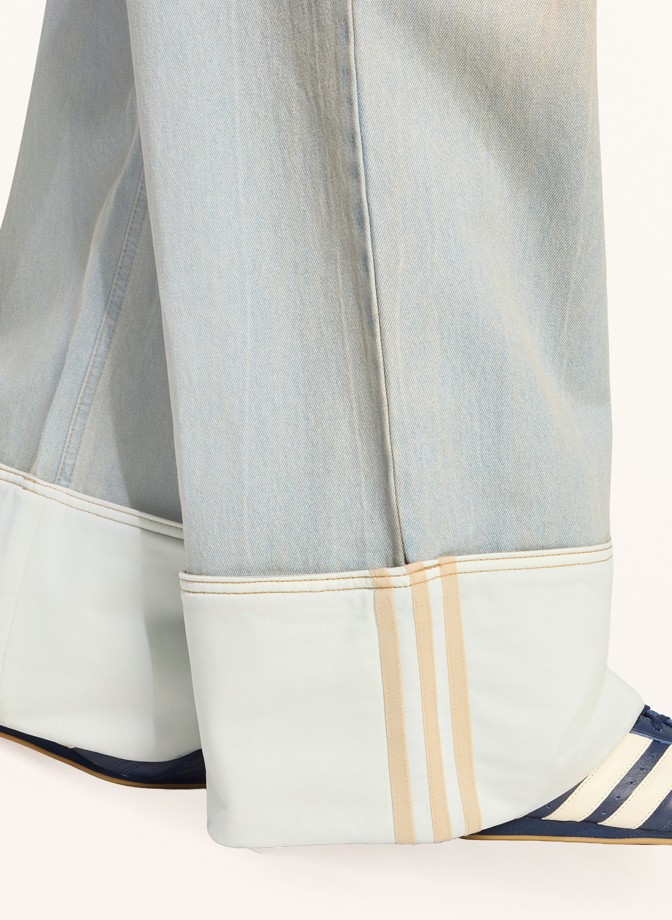 adidas Originals Džíny se širokými nohavicemi: LGHDEN/OWHITE