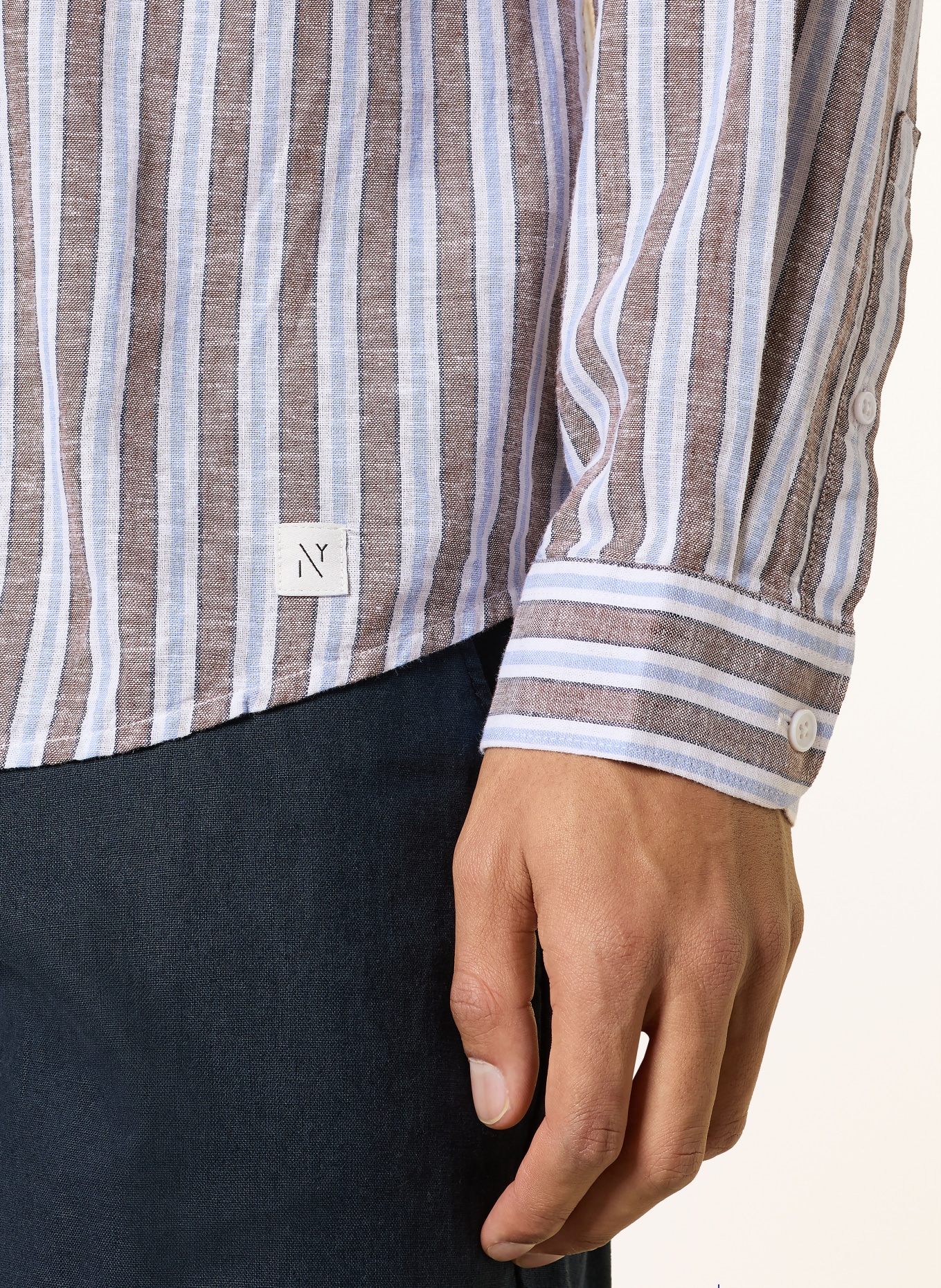 NOWADAYS Hemd Comfort Fit mit Leinen und Stehkragen: BRAUN / HELLBLAU / WEISS