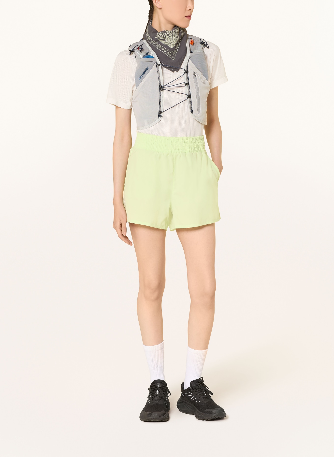 SALOMON Běžecká vesta ADV SKIN 5: ŠEDÁ