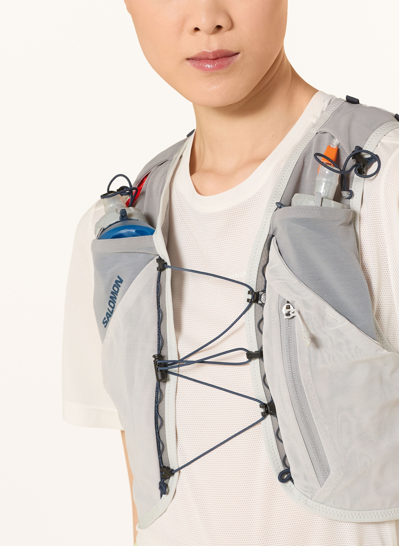 SALOMON Běžecká vesta ADV SKIN 5: ŠEDÁ