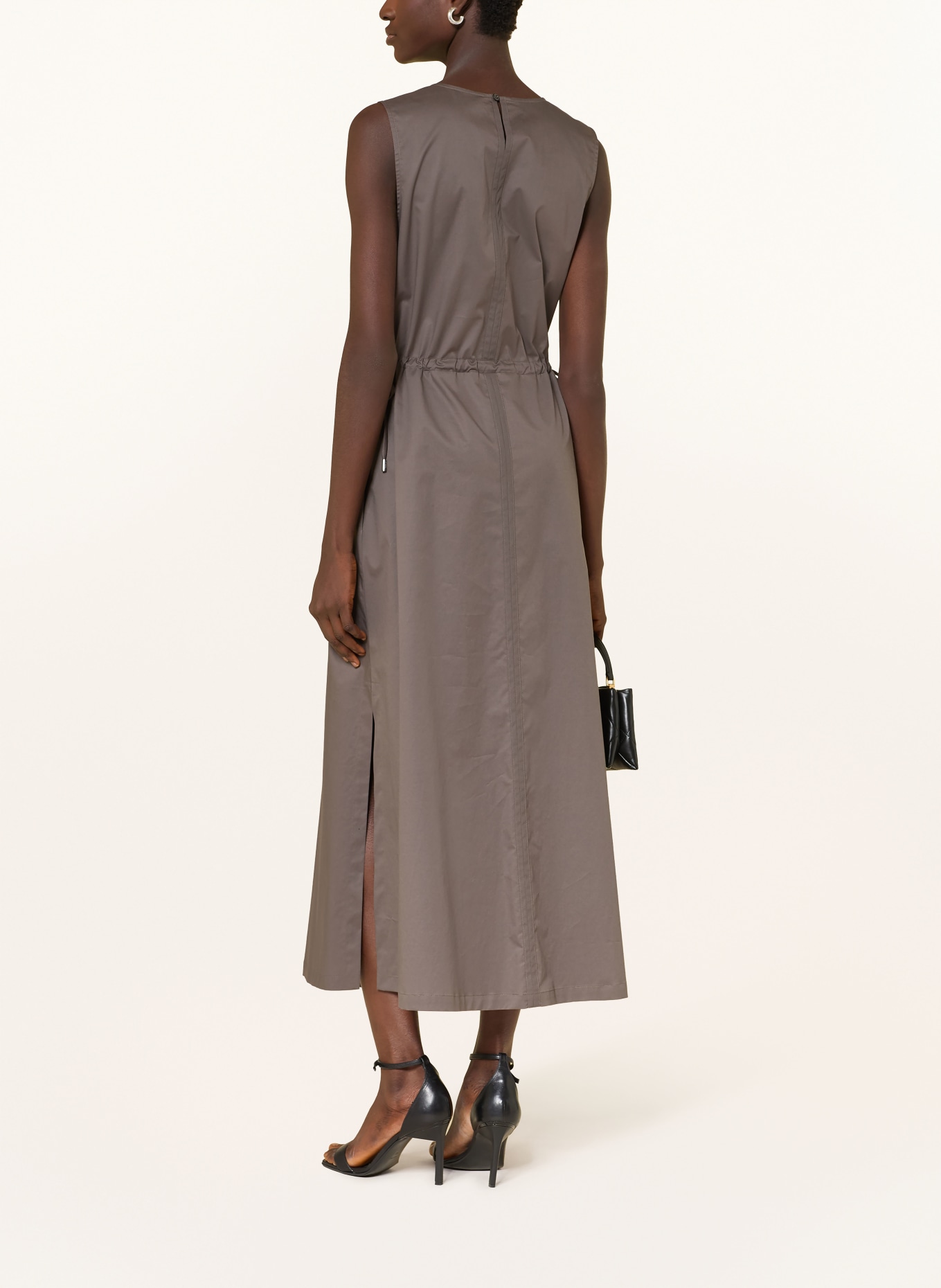 PESERICO Šaty s ozdobnými kameny: HNĚDÁ