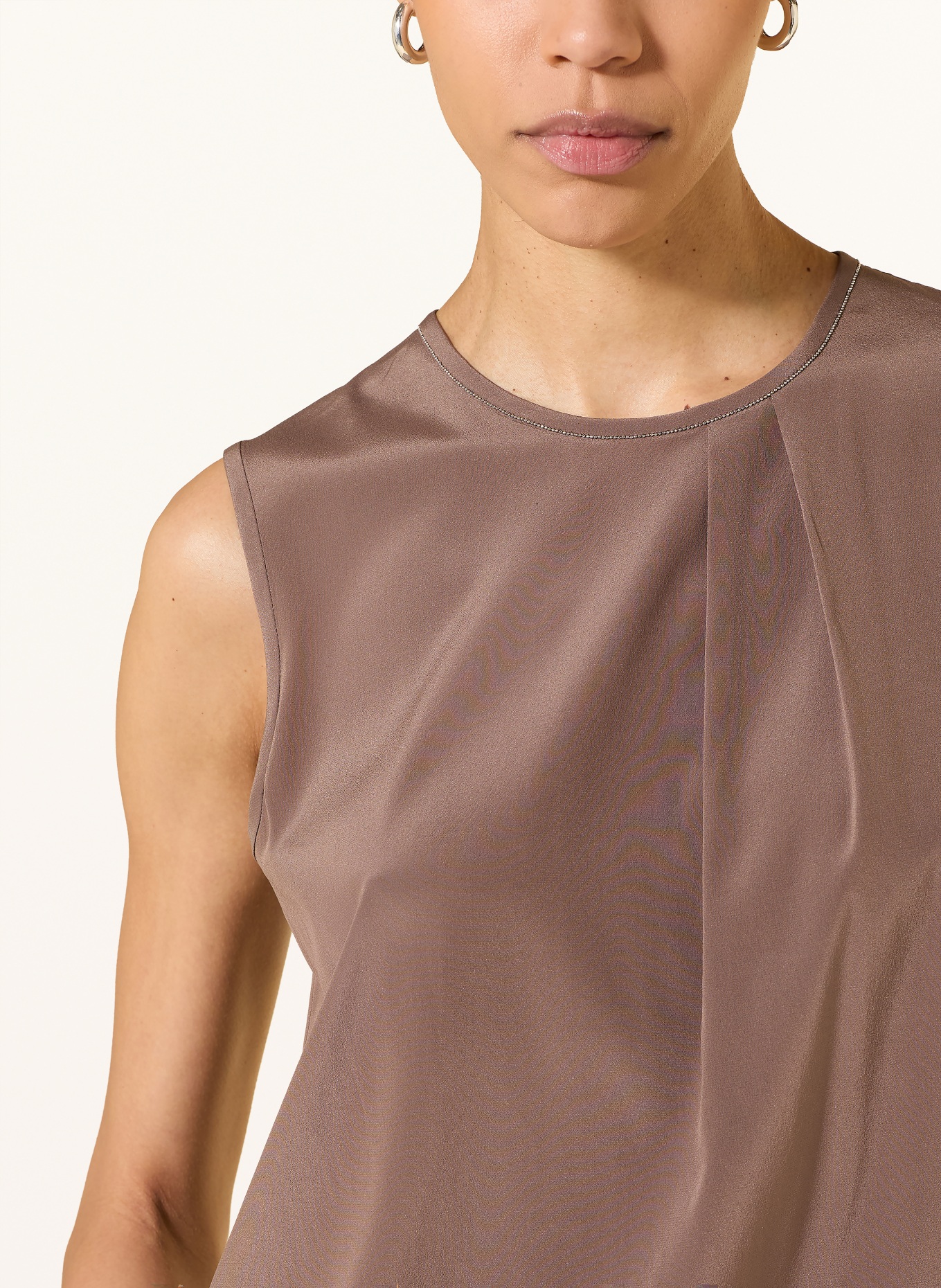 PESERICO Seidentop mit Schmucksteinen: TAUPE