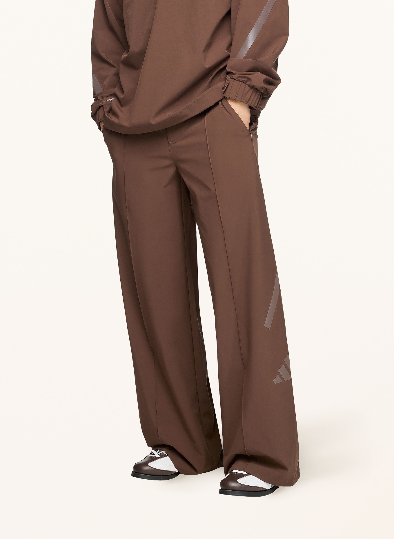 adidas Tréninkové kalhoty Z.N.E.: TMAVĚ HNĚDÁ