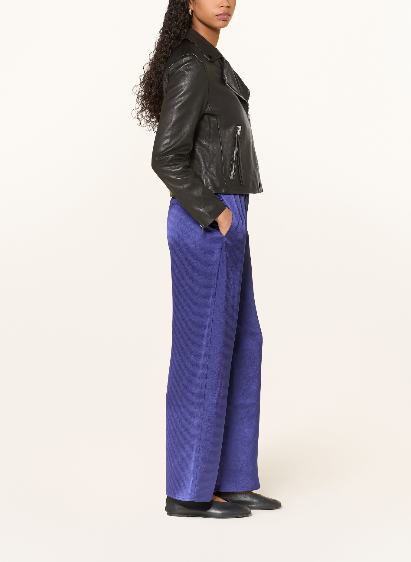 Calvin Klein Kalhoty Marlene HAMMERED: TMAVĚ FIALOVÁ