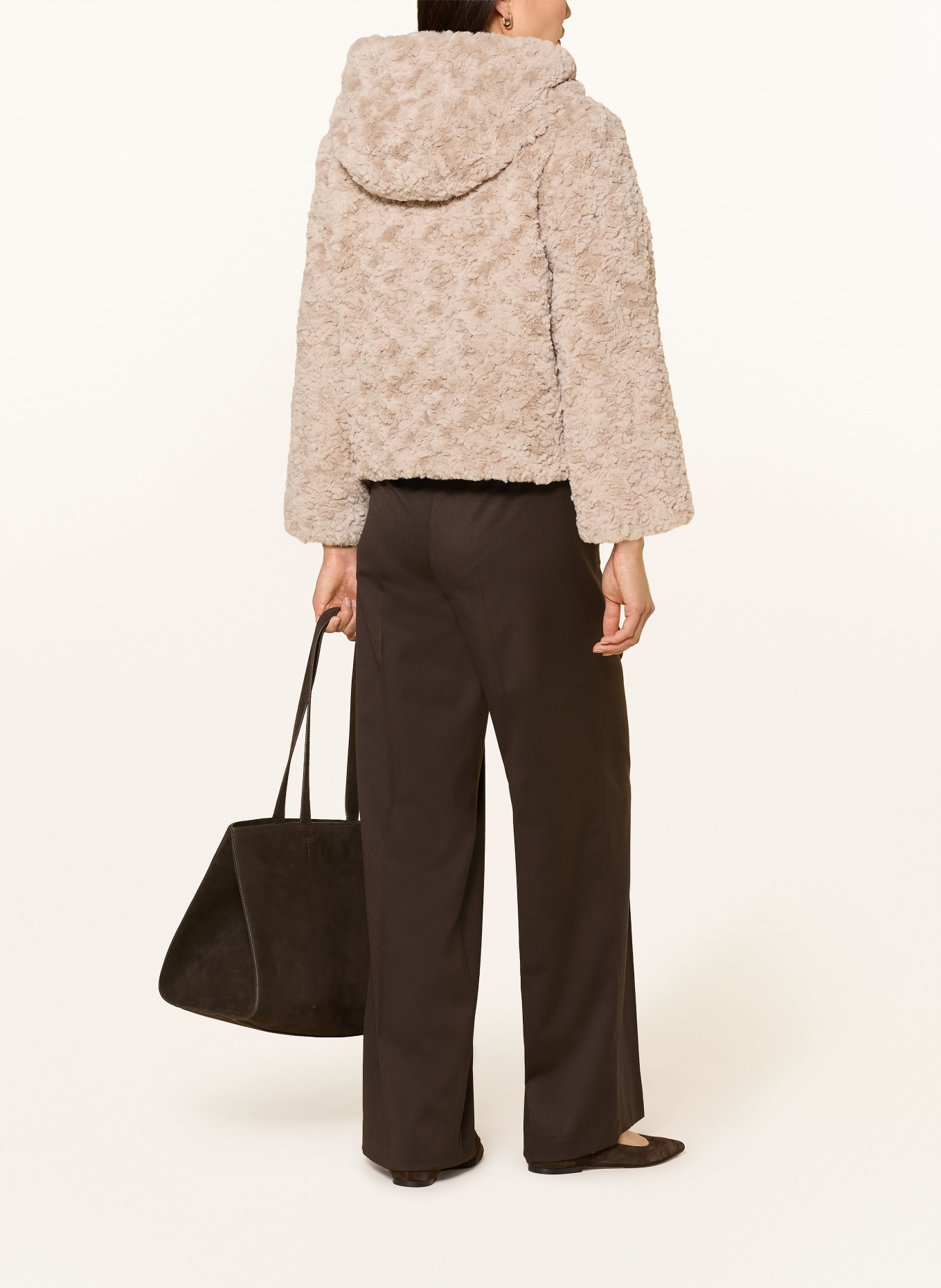 monari Bunda z umělé kožešiny: BÉŽOVÁ