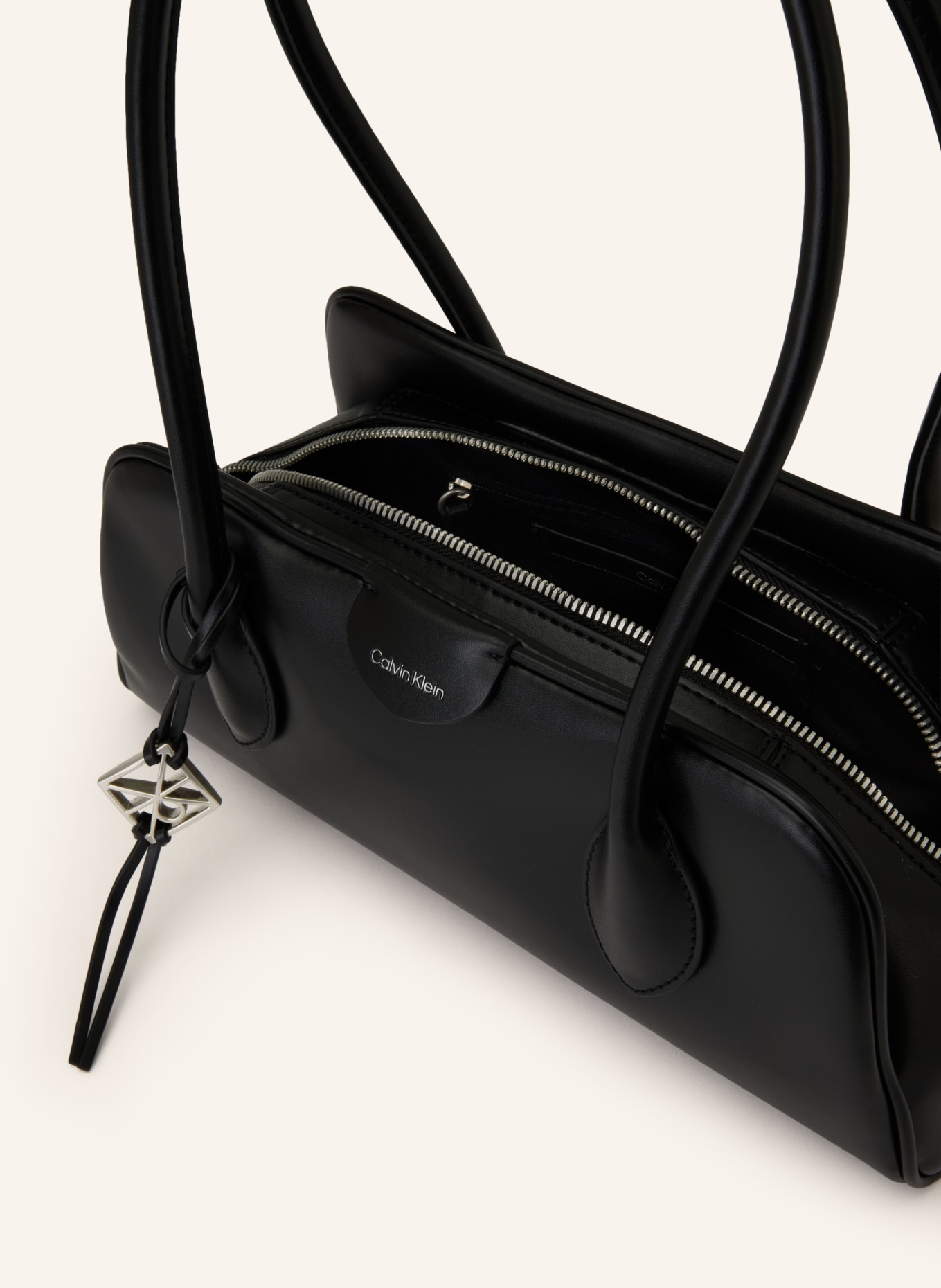 Calvin Klein shoulder bag: BLACK