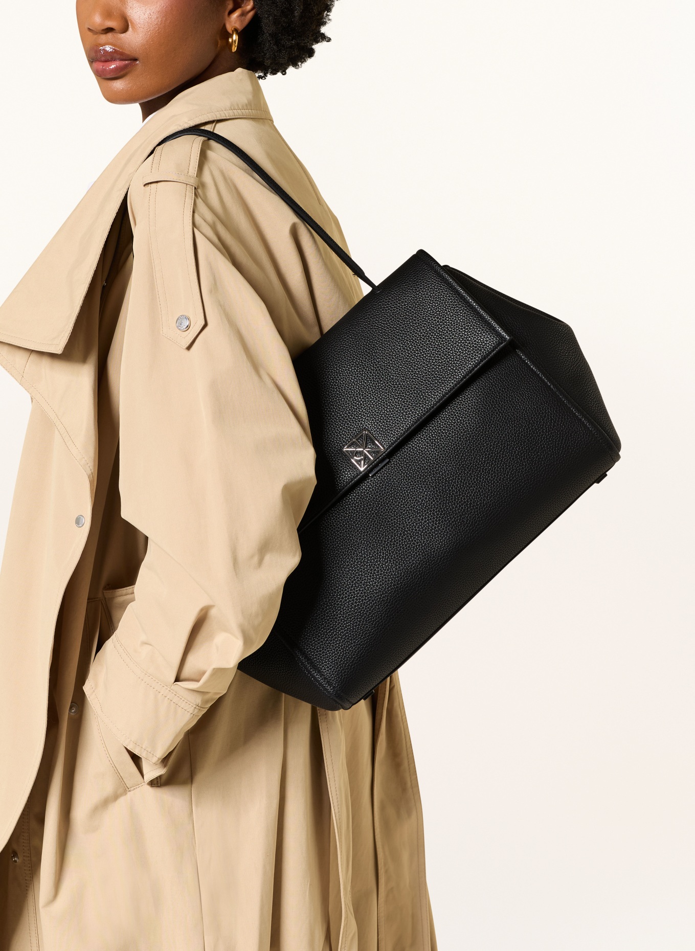 Calvin Klein shoulder bag: BLACK / SILVER