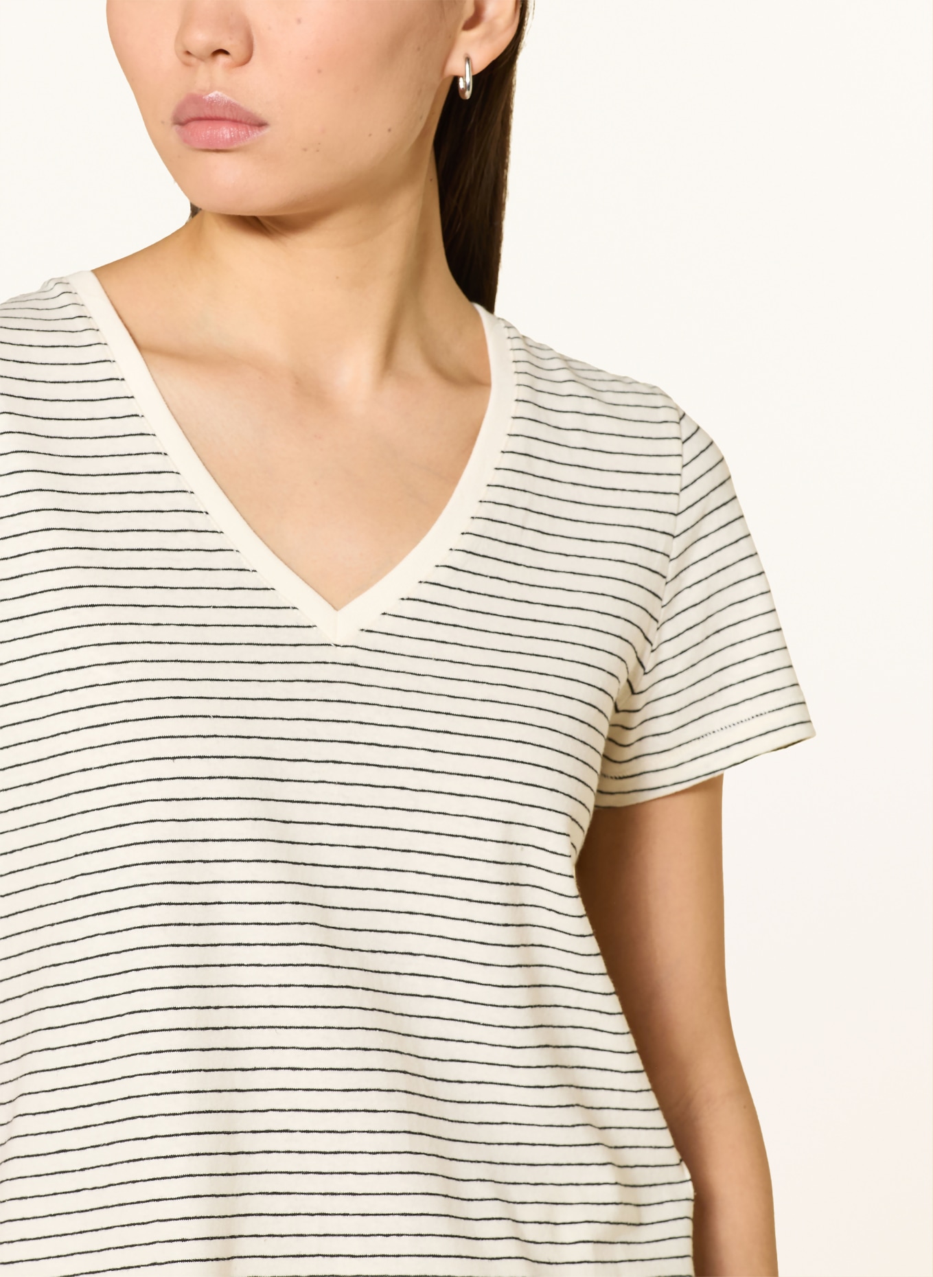 TOMMY HILFIGER T-Shirt mit Leinen: ECRU / SCHWARZ