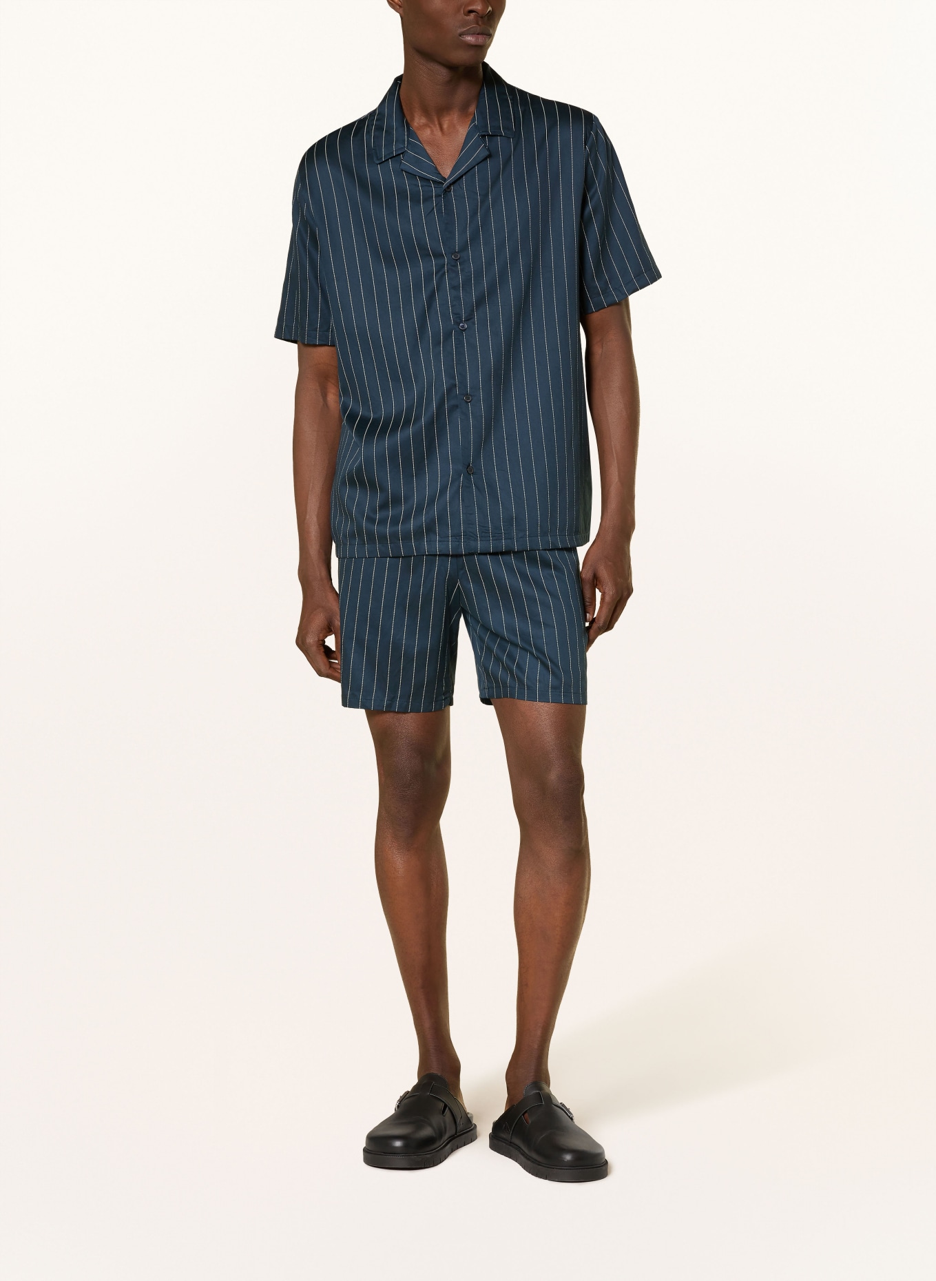 Calvin Klein Comfort Fit resort shirt: DARK BLUE / WHITE