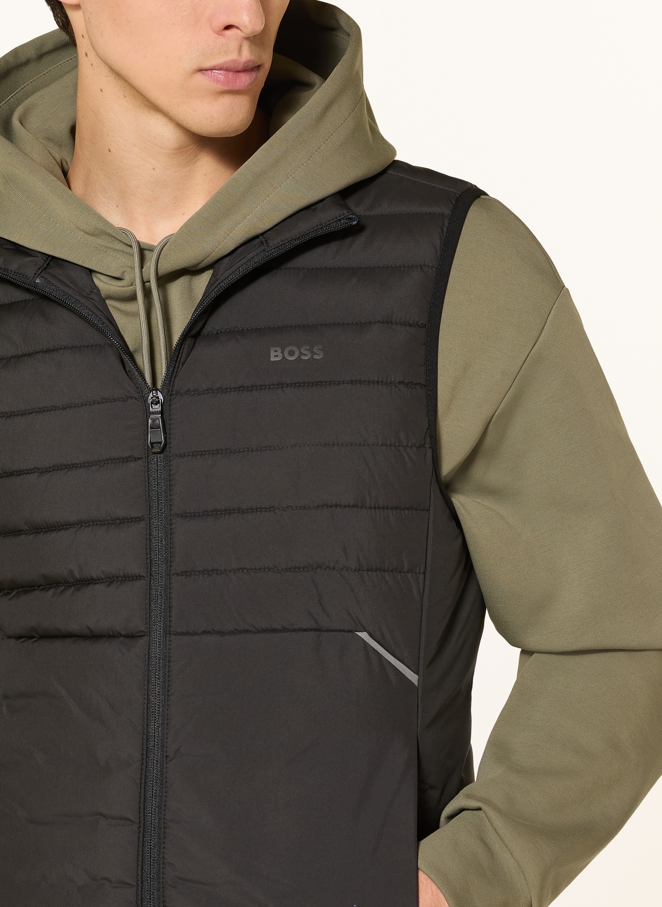 BOSS Steppovaná vesta URBANEX: ČERNÁ