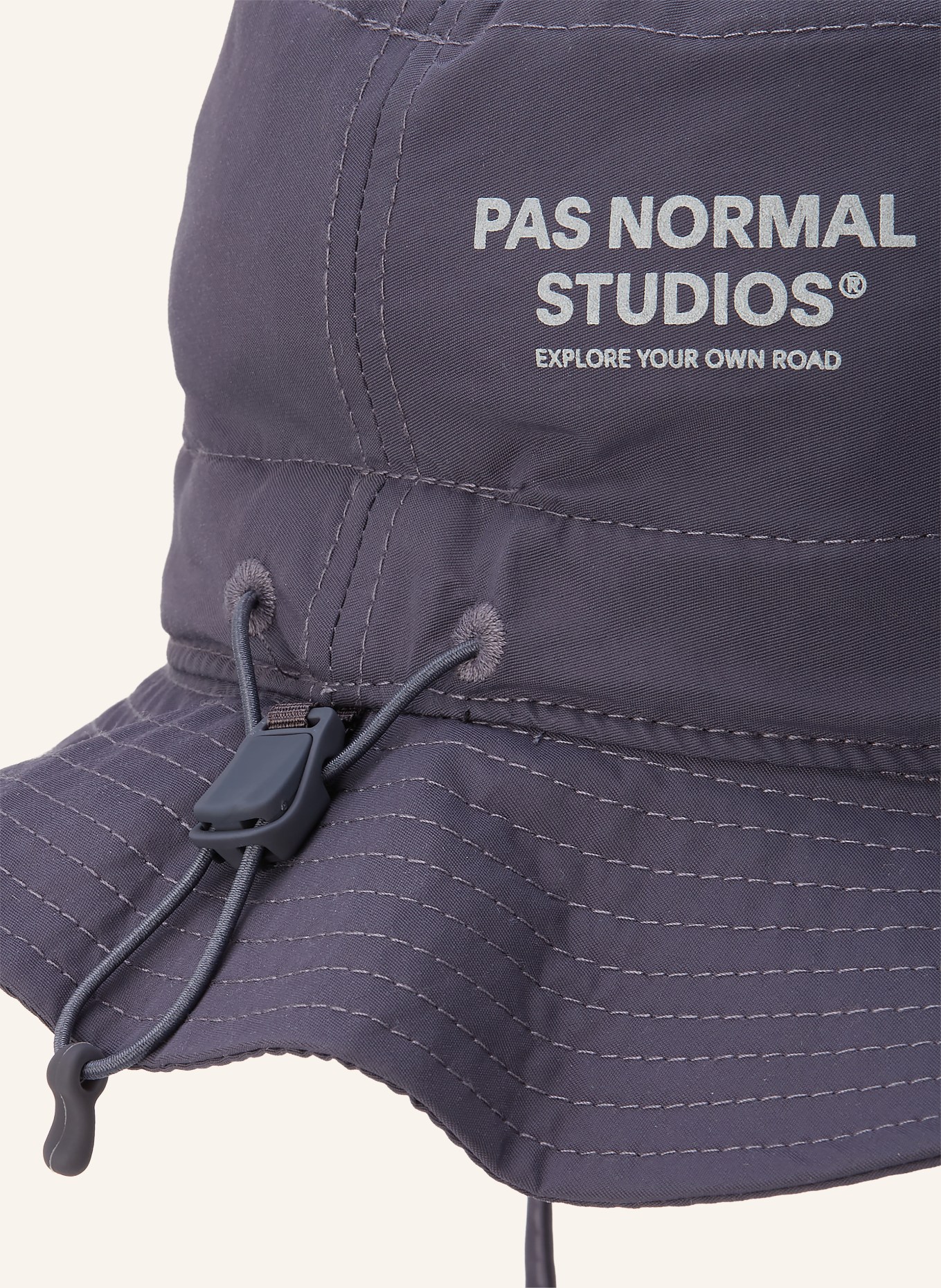 PAS NORMAL STUDIOS Bucket-hoed Off-Race Tech: DONKERBLAUW