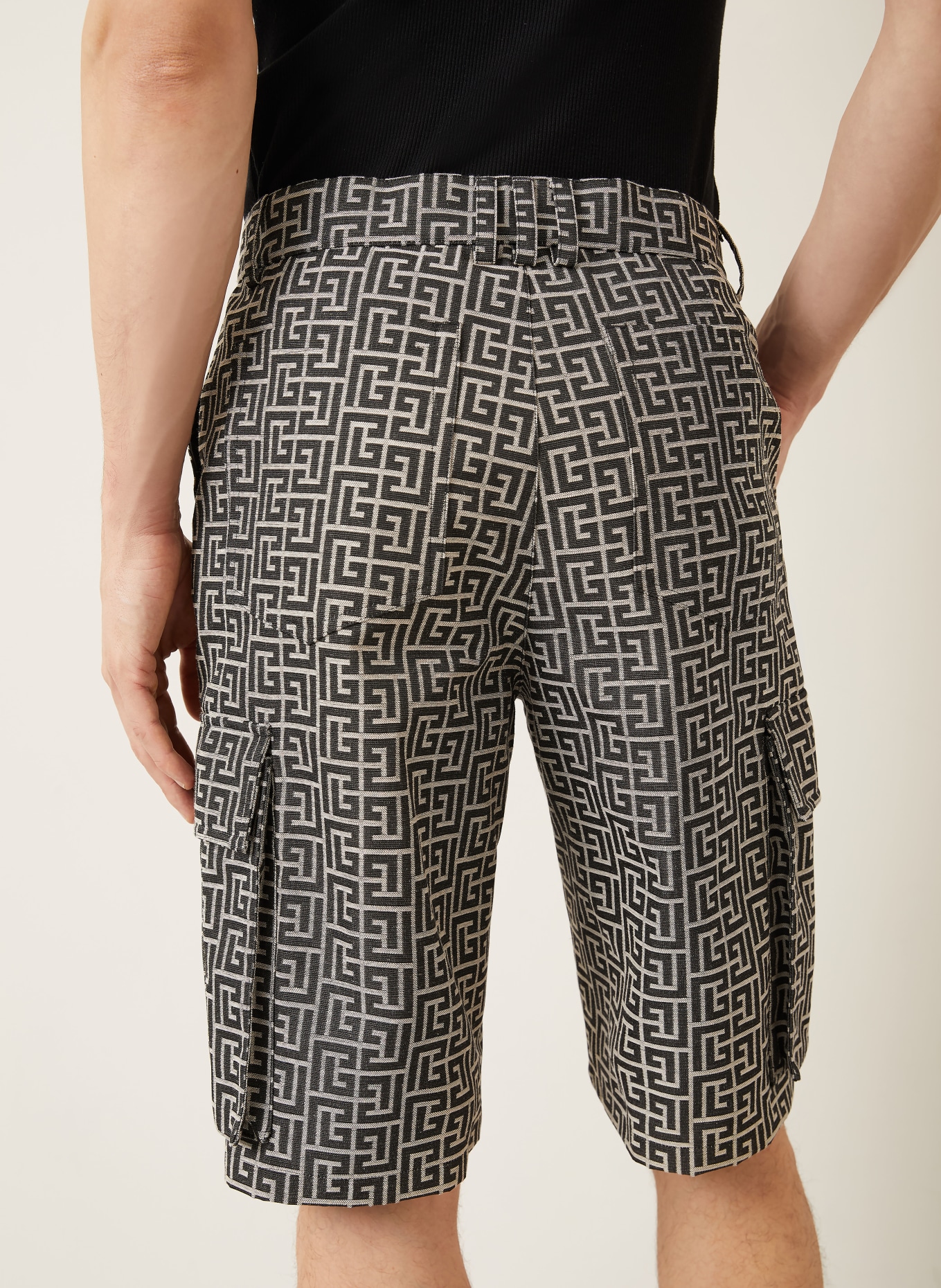 BALMAIN cargo shorts: BLACK / KHAKI