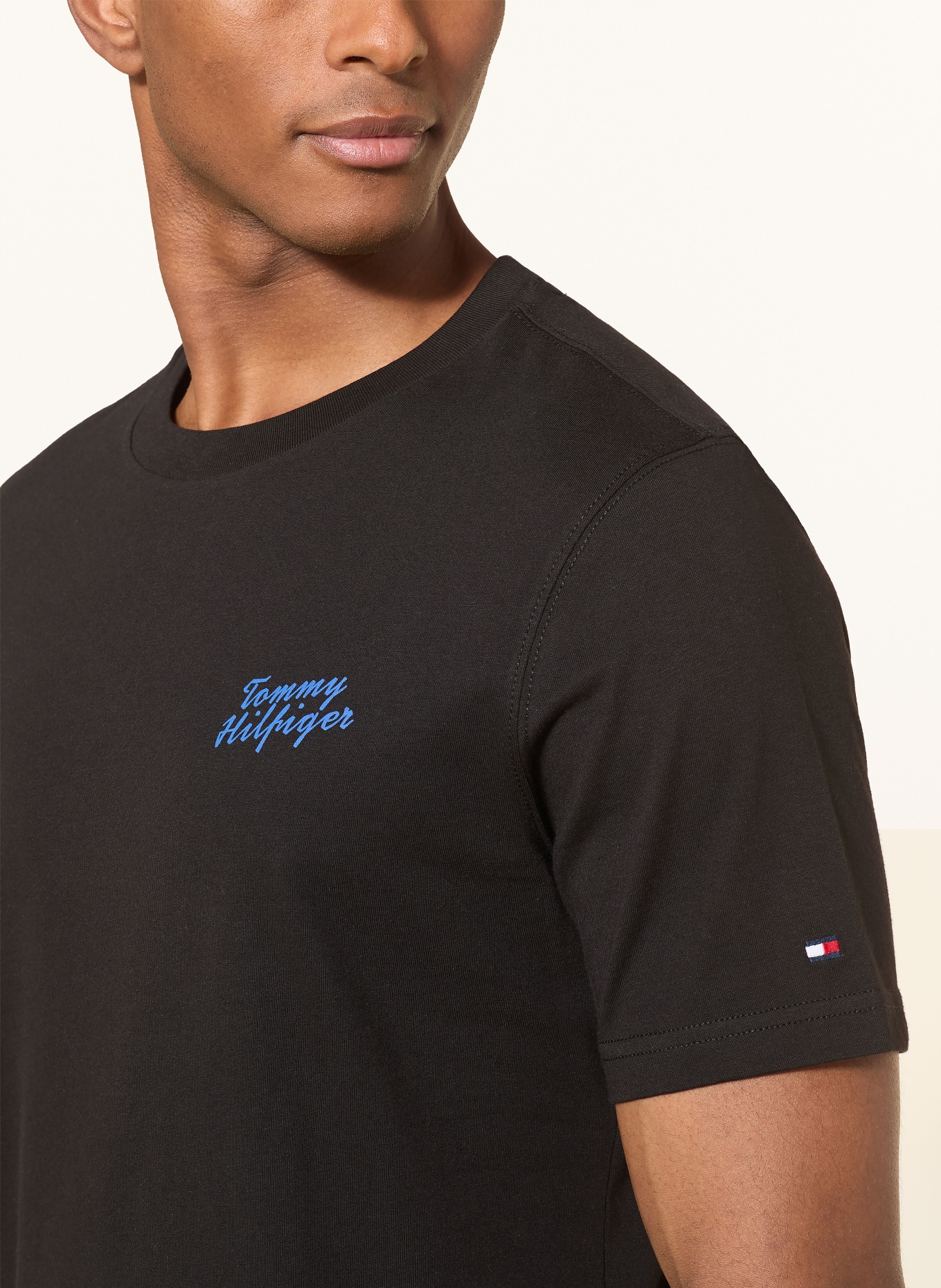 TOMMY HILFIGER T-Shirt: SCHWARZ